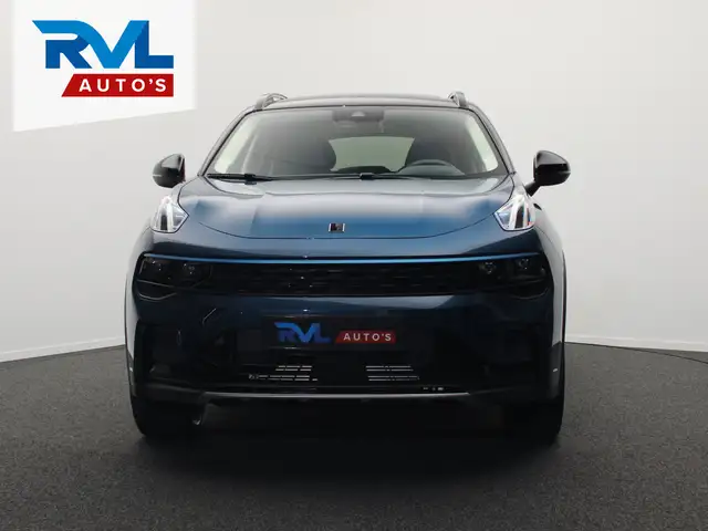 Lynk & Co 01 view 23
