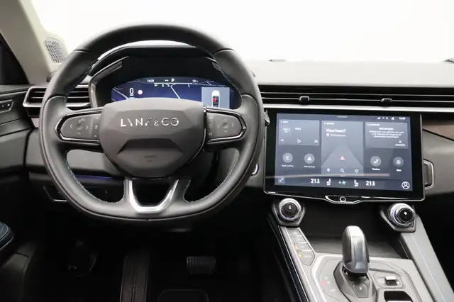 Lynk & Co 01 view 11