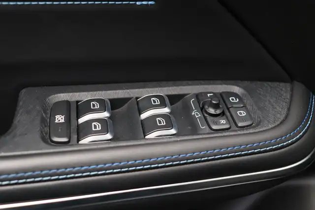 Lynk & Co 01 view 29