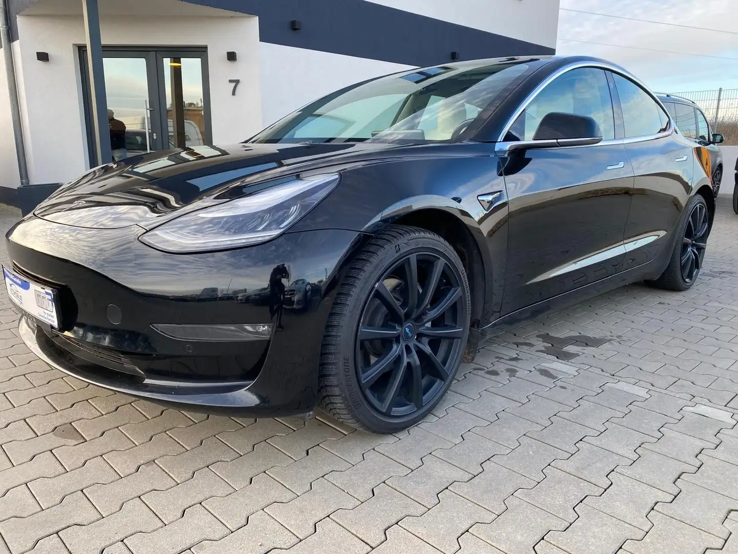 Tesla Model 3 Long Range Dual AWD Schwarz - 1