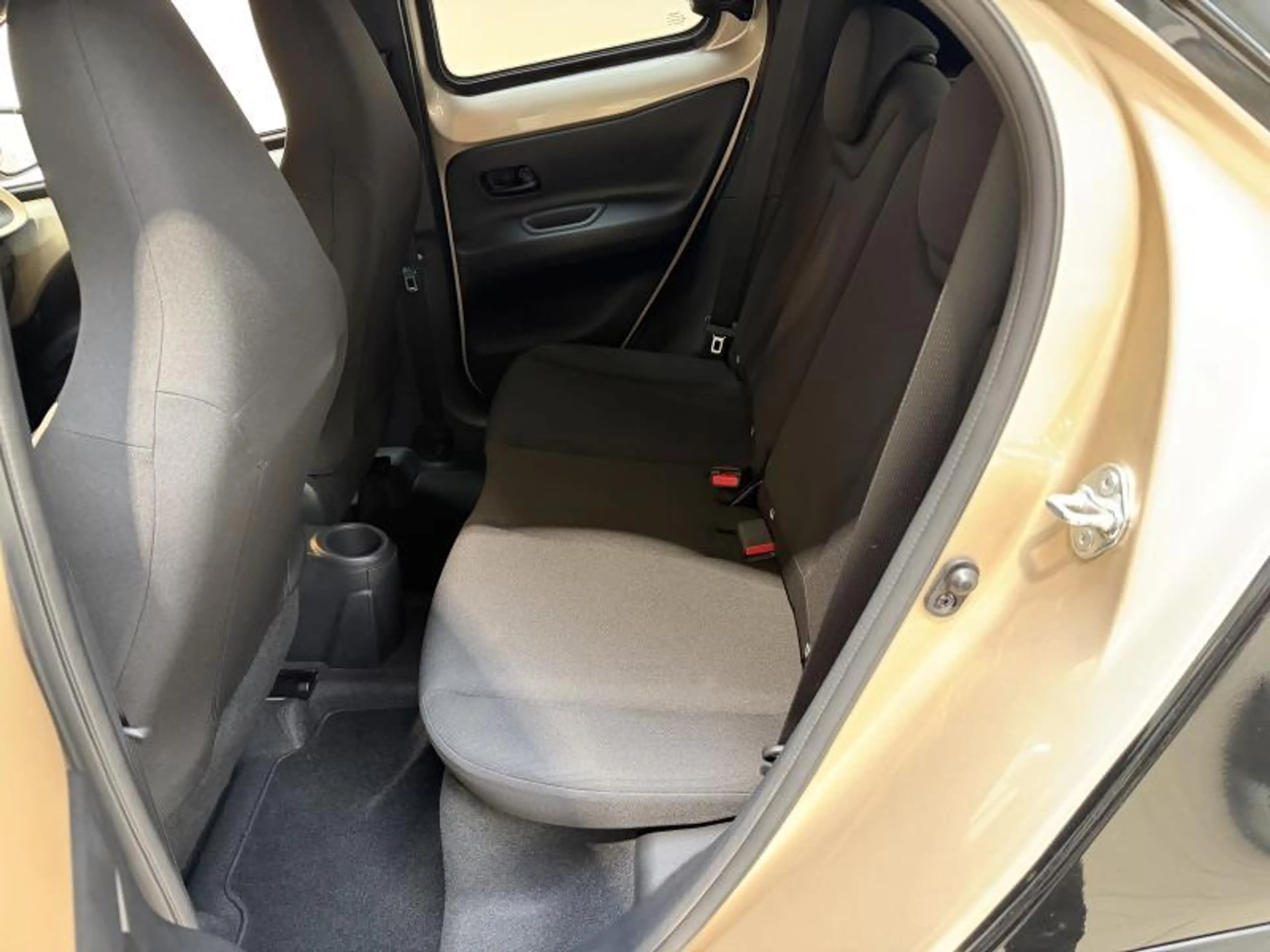 Toyota Aygo X PULSE — photo 12