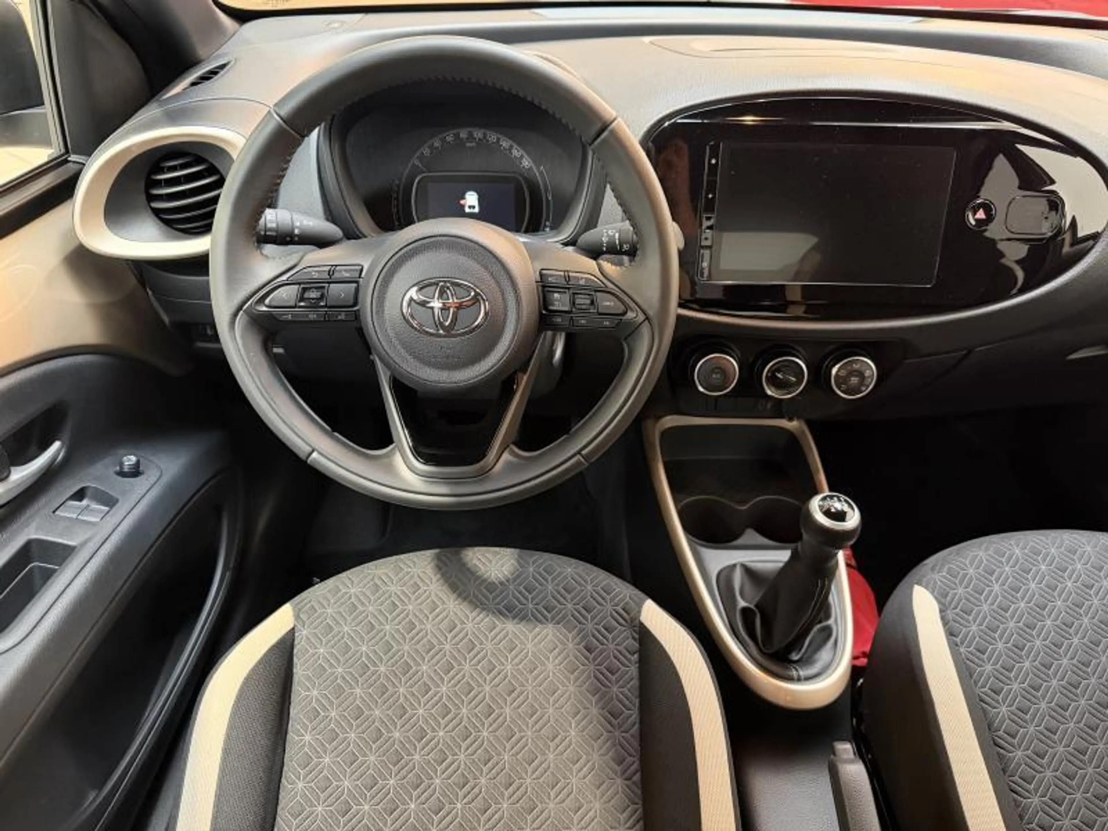 Toyota Aygo X PULSE — photo 4