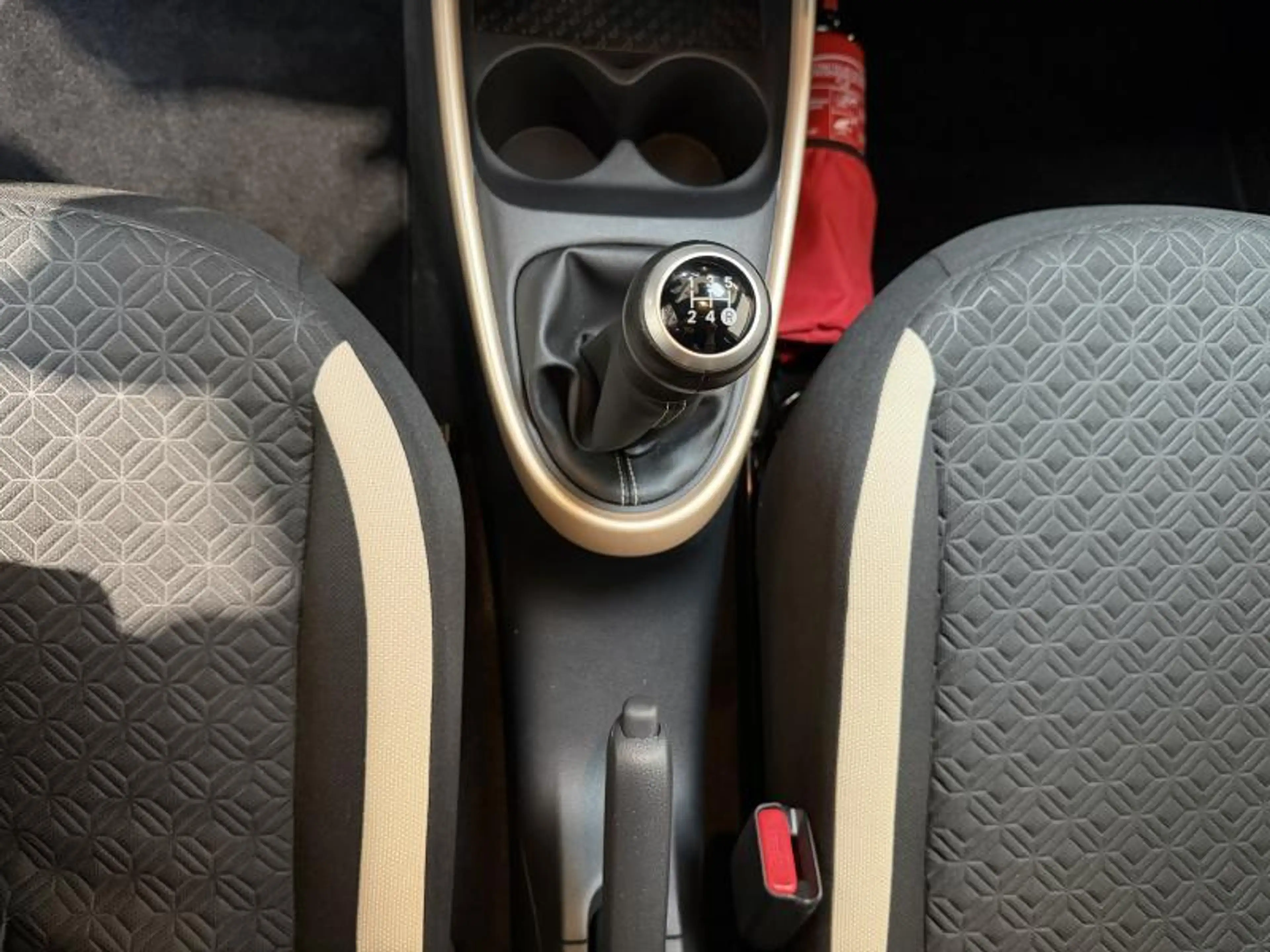 Toyota Aygo X PULSE — photo 6