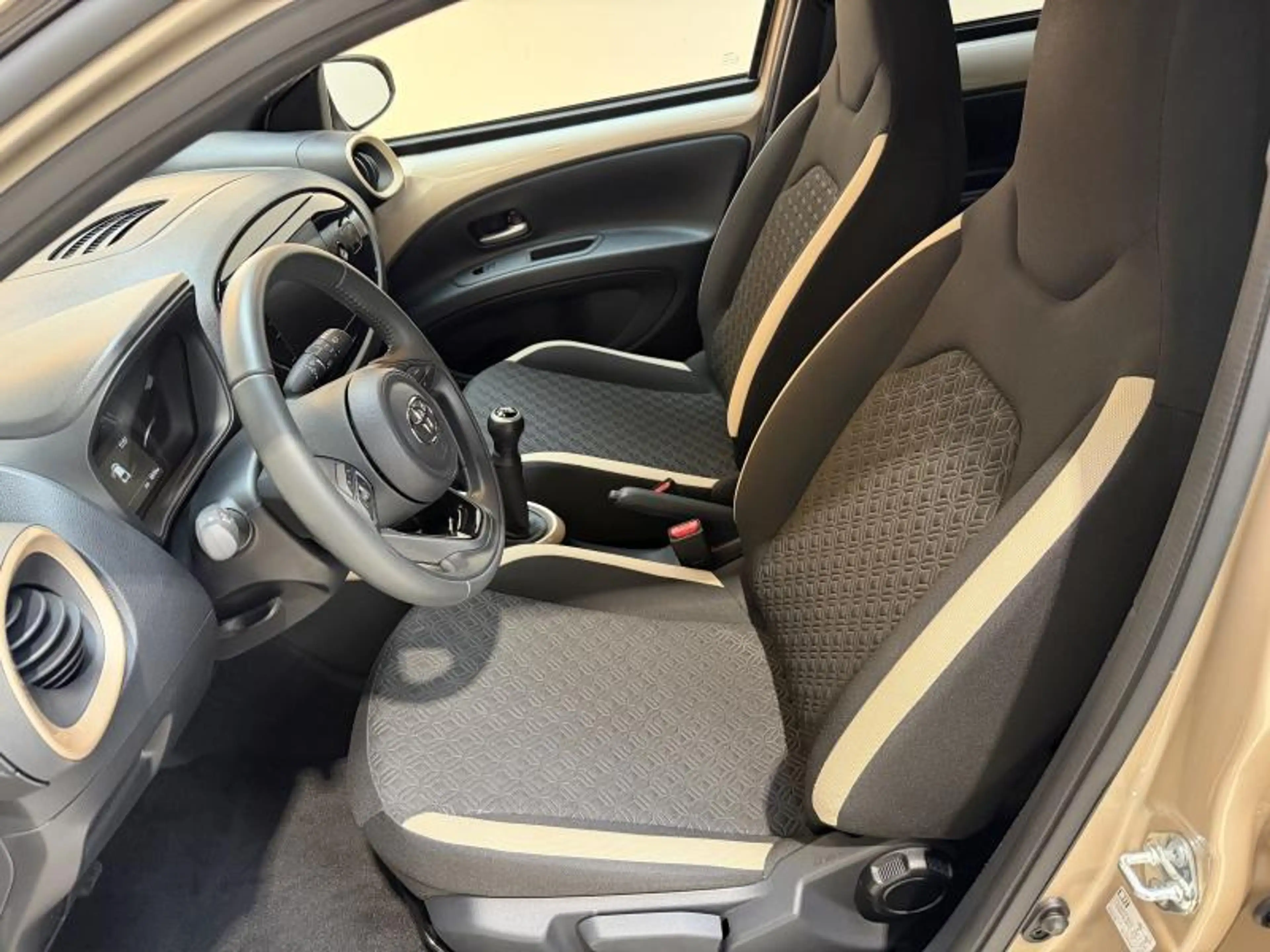Toyota Aygo X PULSE — photo 10