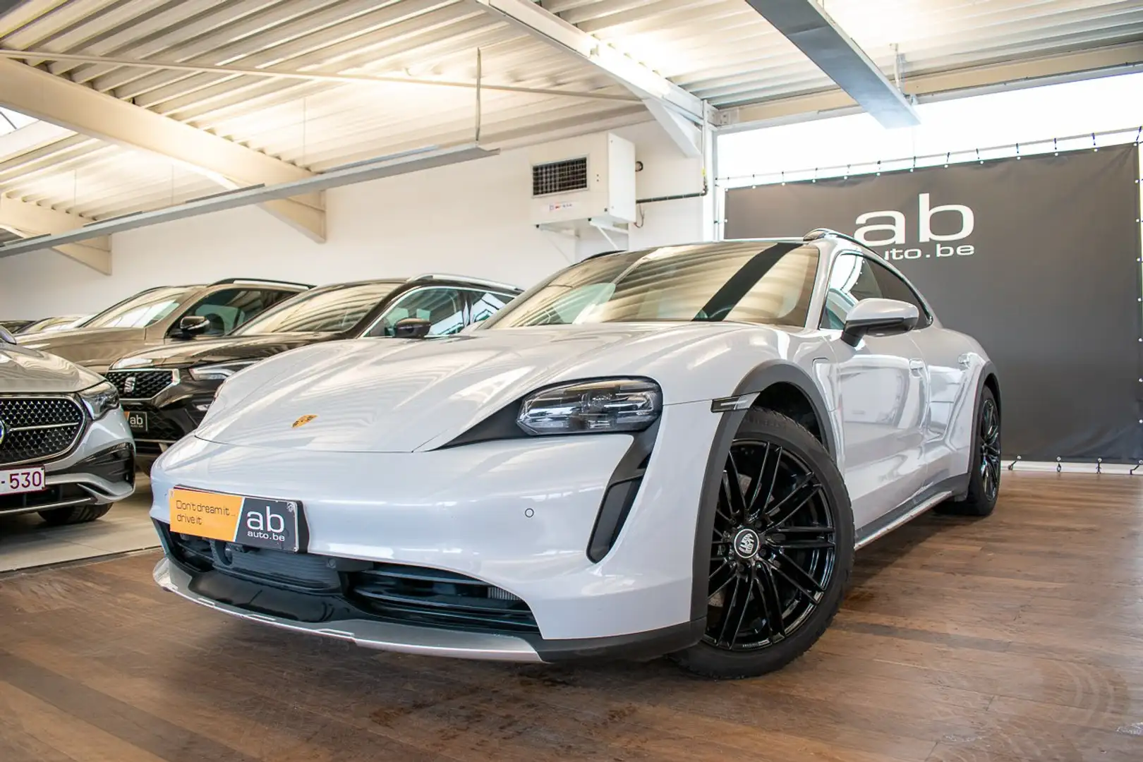 Porsche Taycan 4 CROSS TURISMO, LUCHTVER, BOSE, APPLE/ANDROID,LED Šedá - 1