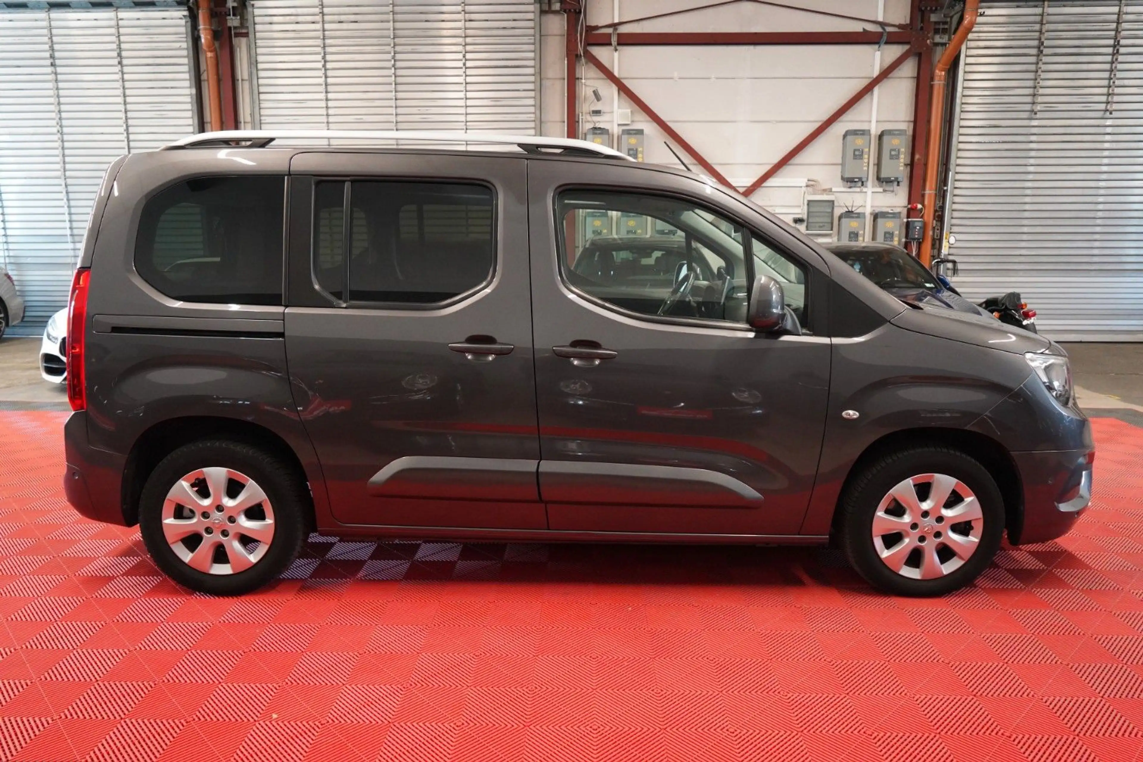 Opel Combo Life 1.5 CDTi Aut. 2.Hand*Keyless-Go*Pano — photo 4