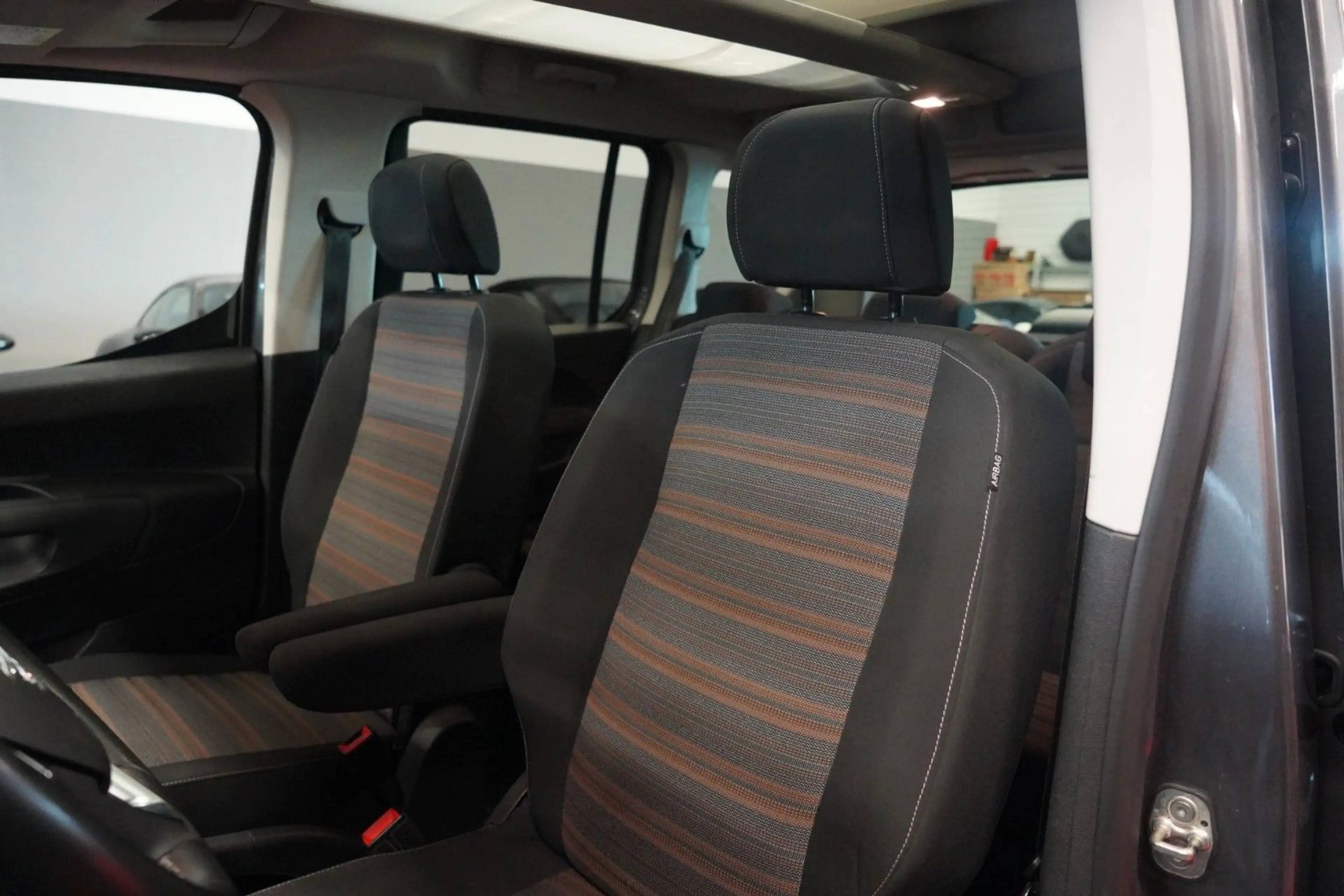Opel Combo Life 1.5 CDTi Aut. 2.Hand*Keyless-Go*Pano — photo 15