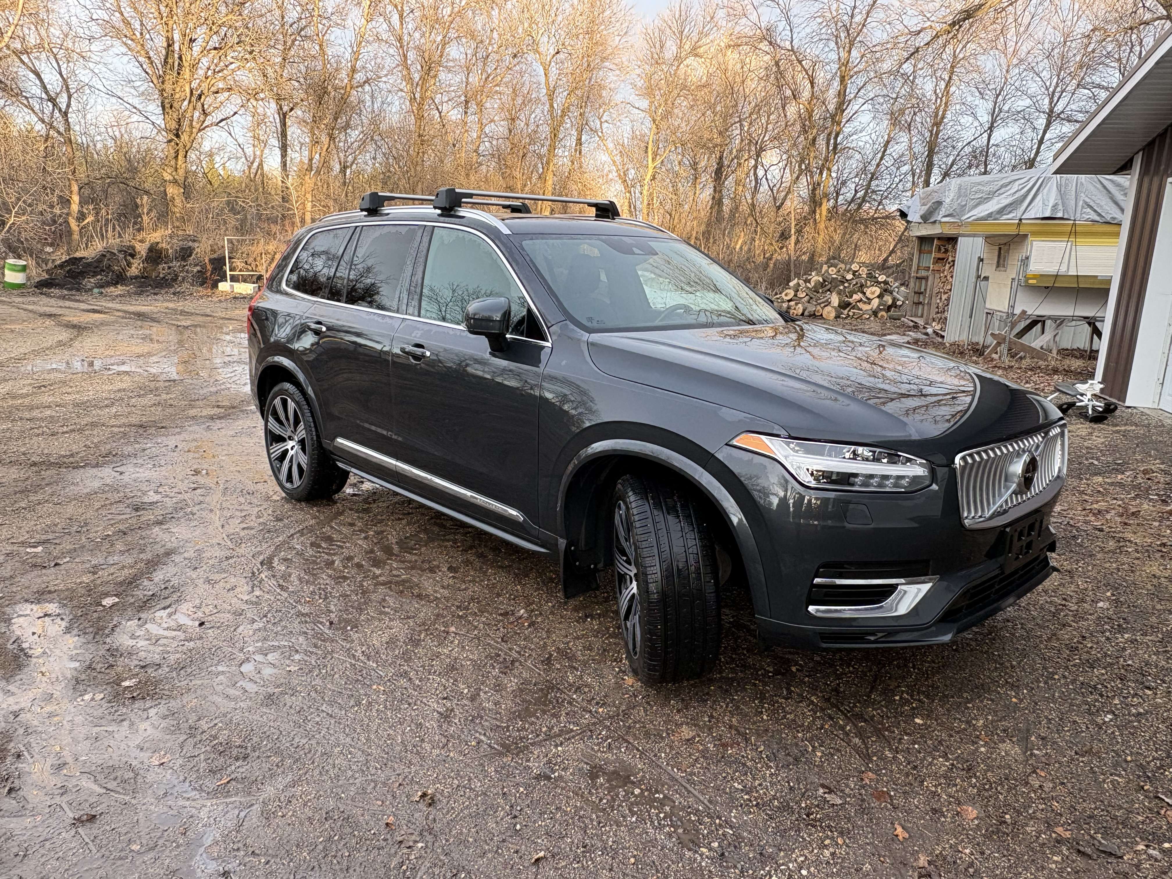 2021 Volvo XC90 Recharge T8 eAWD PHEV Inscription Expression alt 3