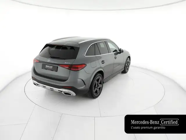 Mercedes-Benz GLC view 3