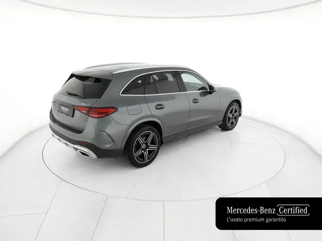 Mercedes-Benz GLC view 4