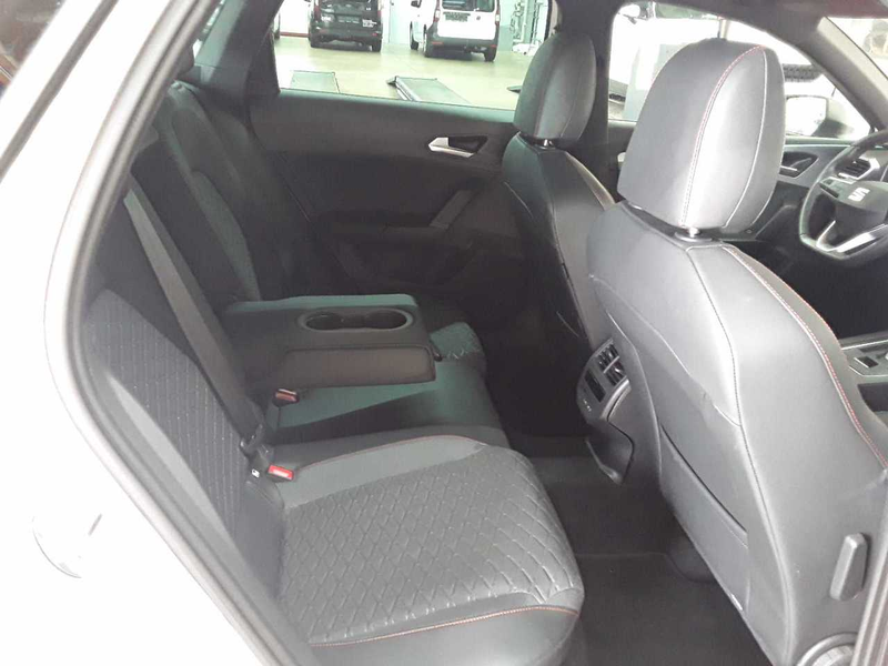 SEAT Leon Sportstourer 2.0 TDI DSG FR LED KAM — photo 14