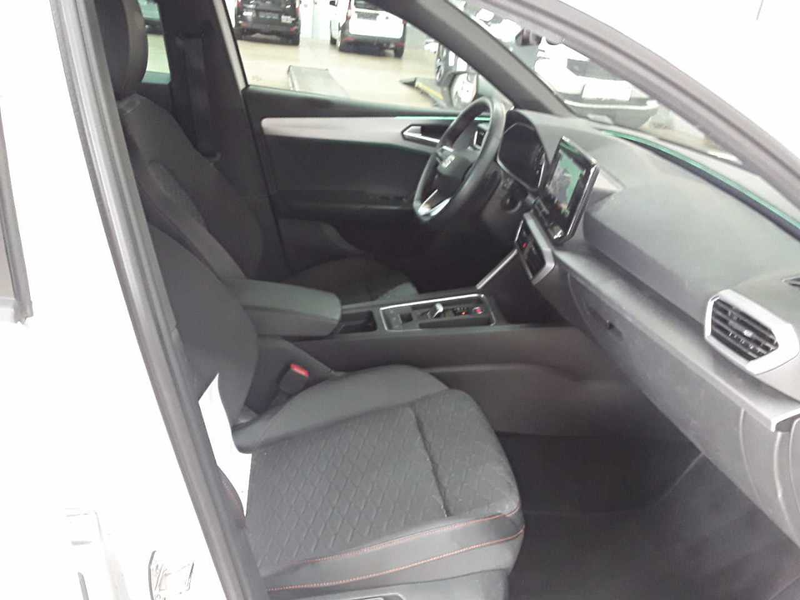 SEAT Leon Sportstourer 2.0 TDI DSG FR LED KAM — photo 8