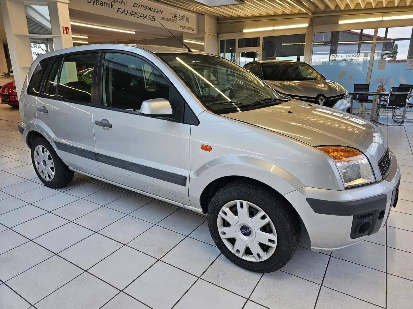 Ford Fusion Fun X Silber - 1