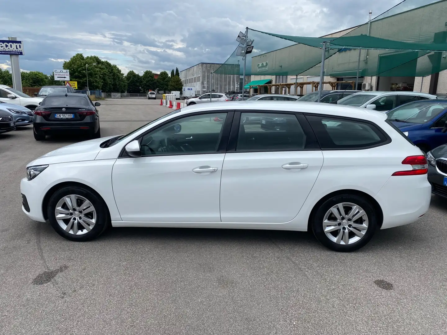 Peugeot 308 BlueHDi 130 S&S EAT8 SW Business Bianco - 2