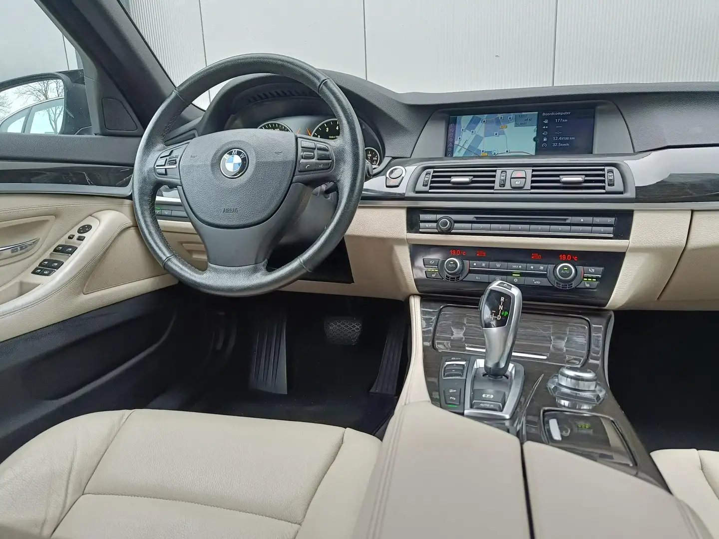 BMW 535 5-serie 535xi High Executive | Leer | Rear Seat En Zwart - 2