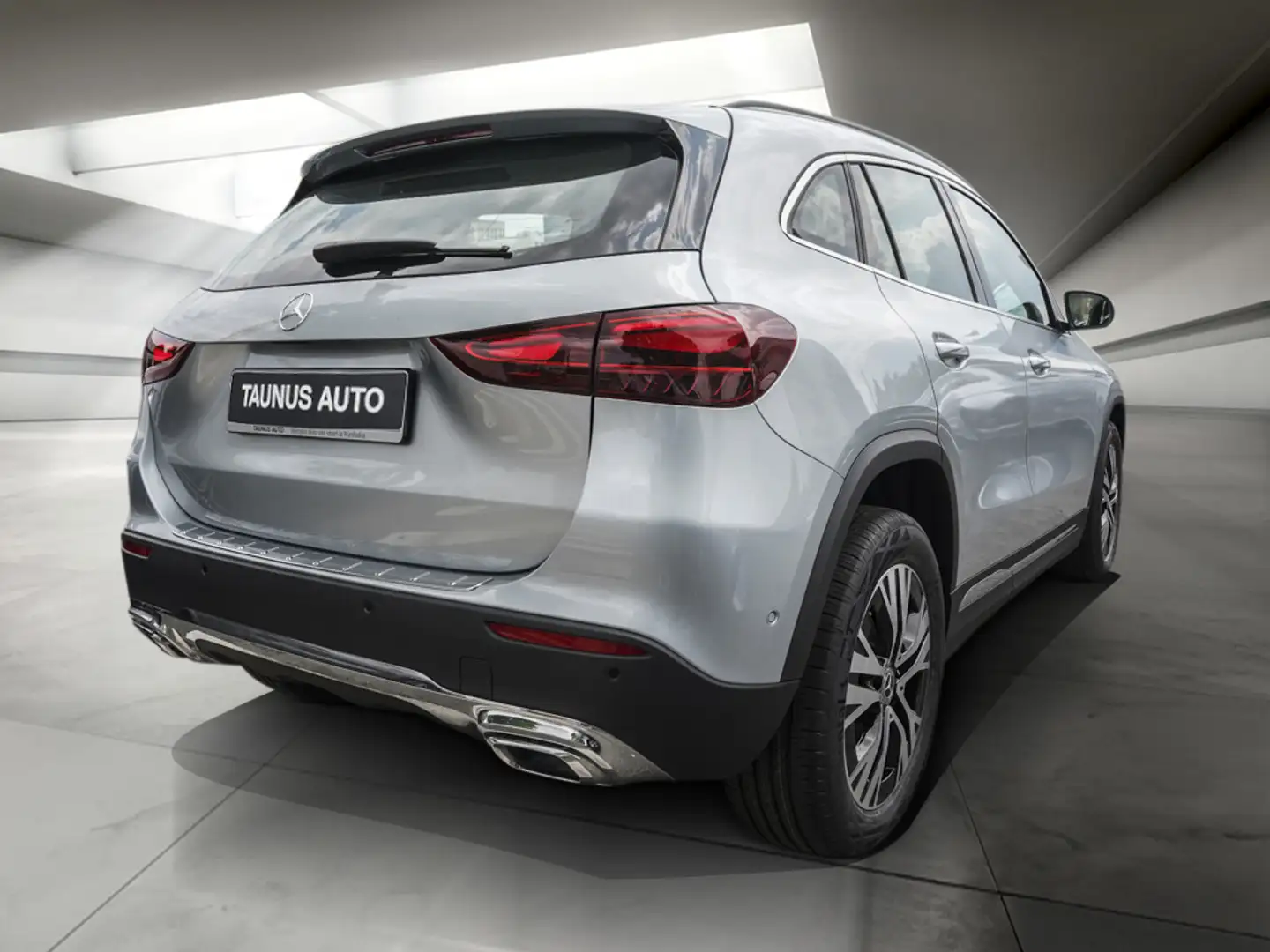 Mercedes-Benz GLA 180 PROGRESSIVE ADVANCED DISTRONIC KAMERA Argent - 2