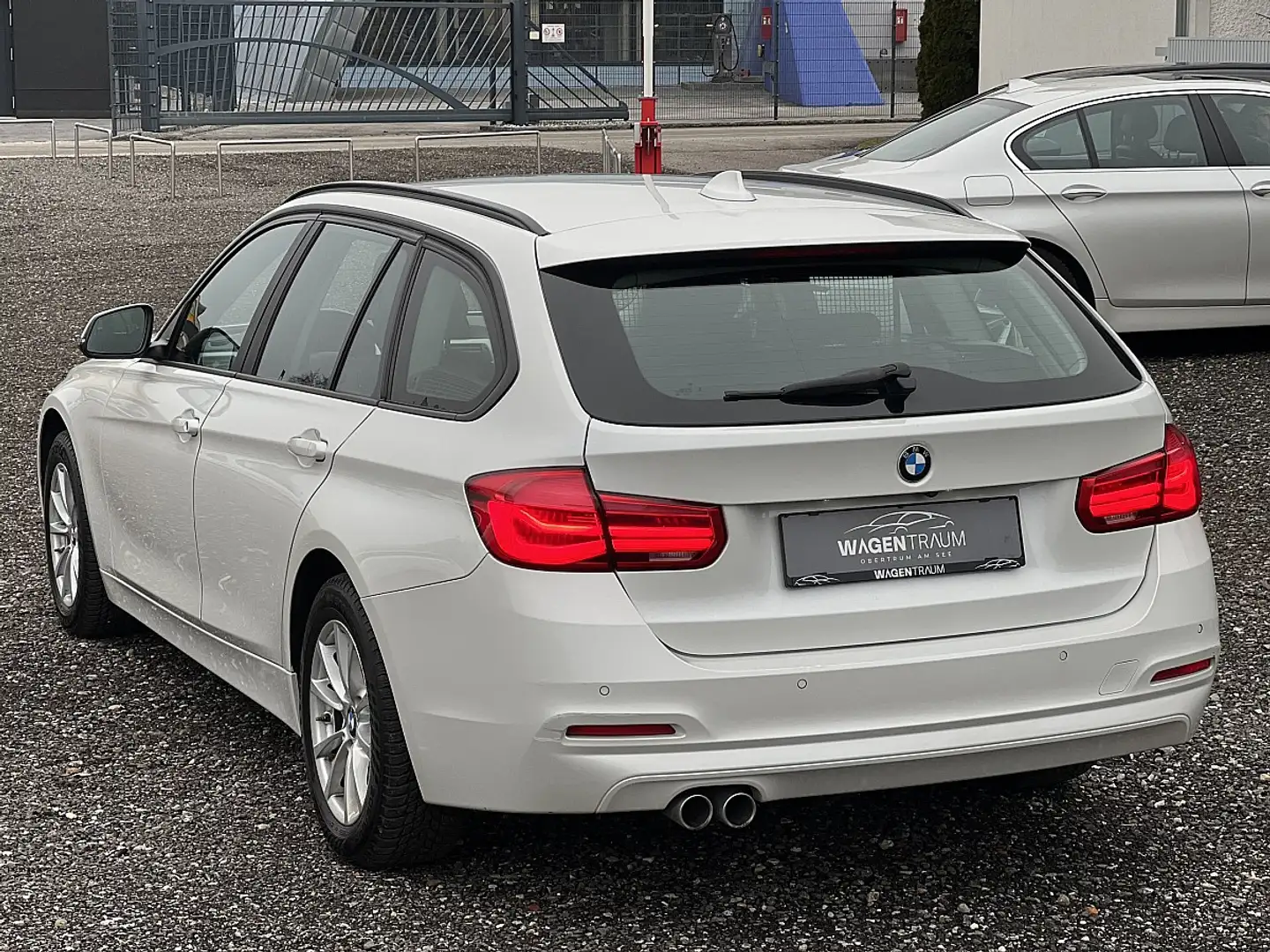BMW 320 d xDrive Touring*SHZ*PDC*KAMERA*LED*NAVI Weiß - 2