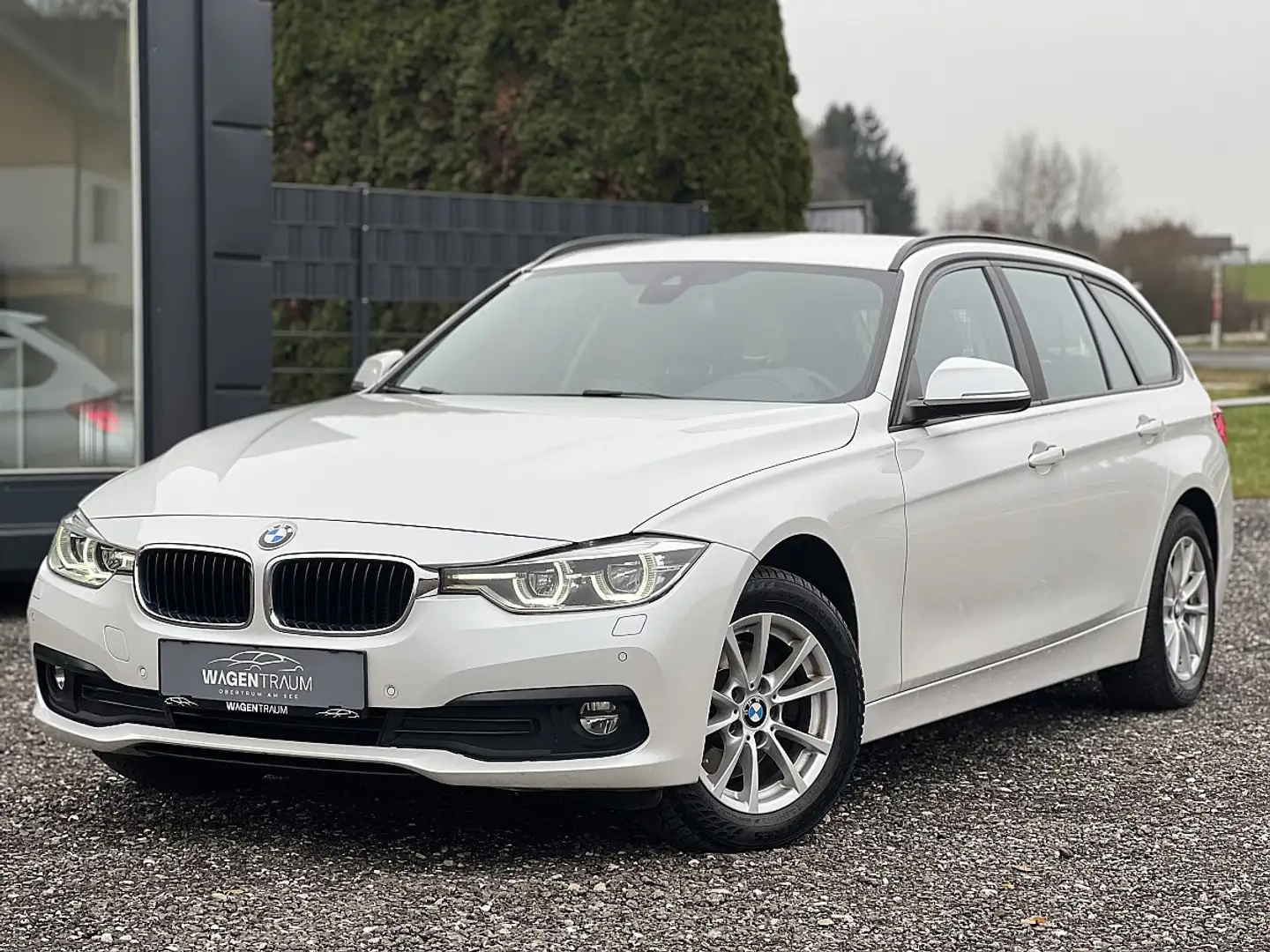 BMW 320 d xDrive Touring*SHZ*PDC*KAMERA*LED*NAVI Weiß - 1