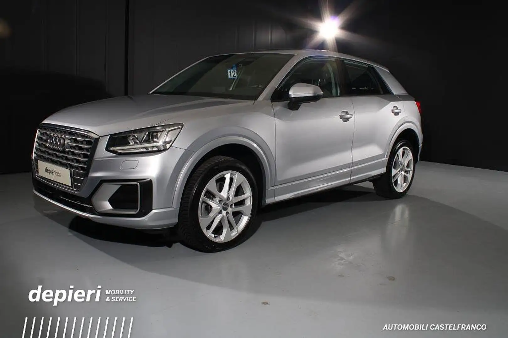 Audi Q2 2.0 TDI quattro S tronic Sport Silber - 1