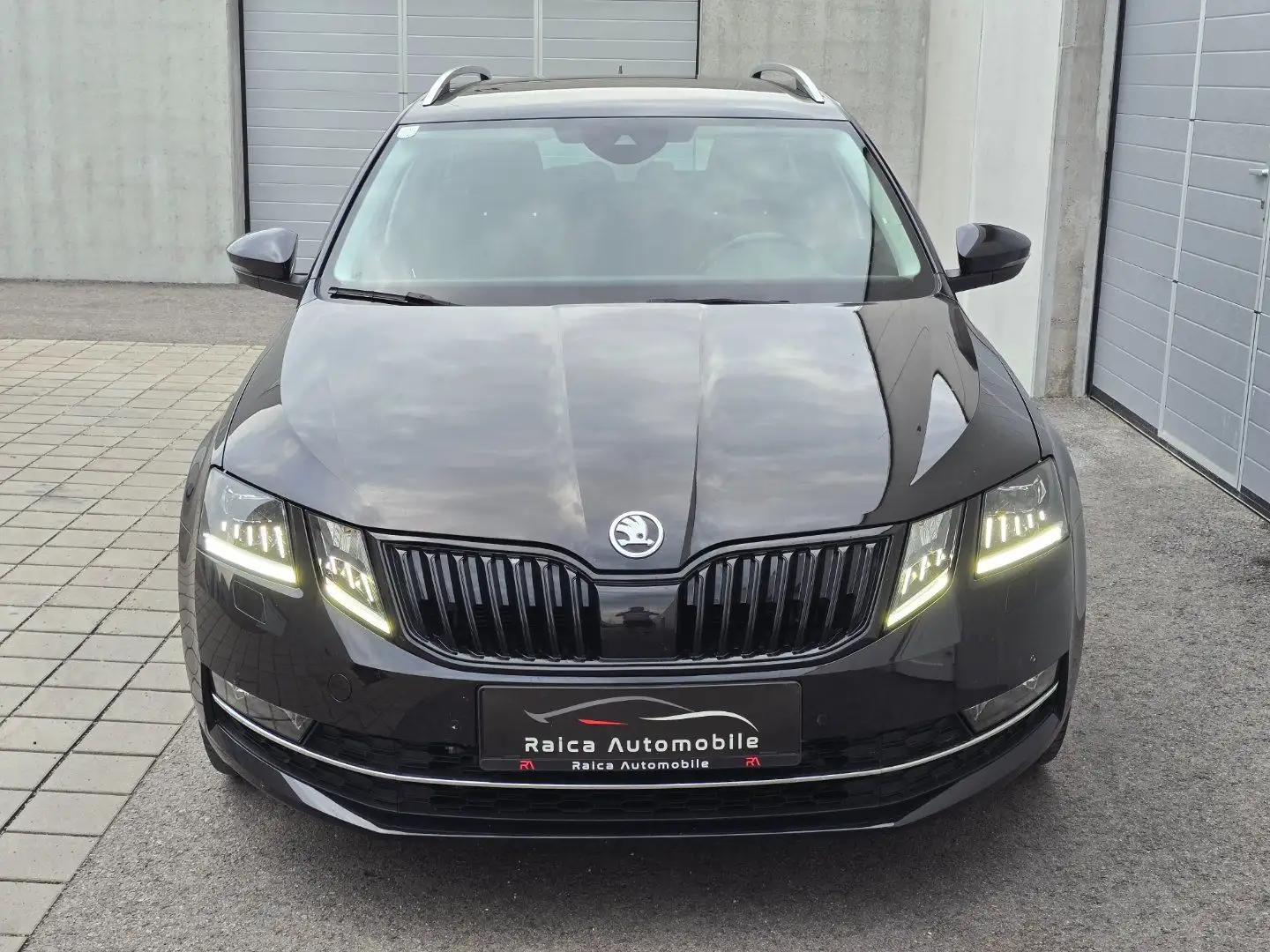 Skoda Octavia *1.Besitz *Kamera *LED *SHZ *AHK *CarPlay *ACC Schwarz - 2
