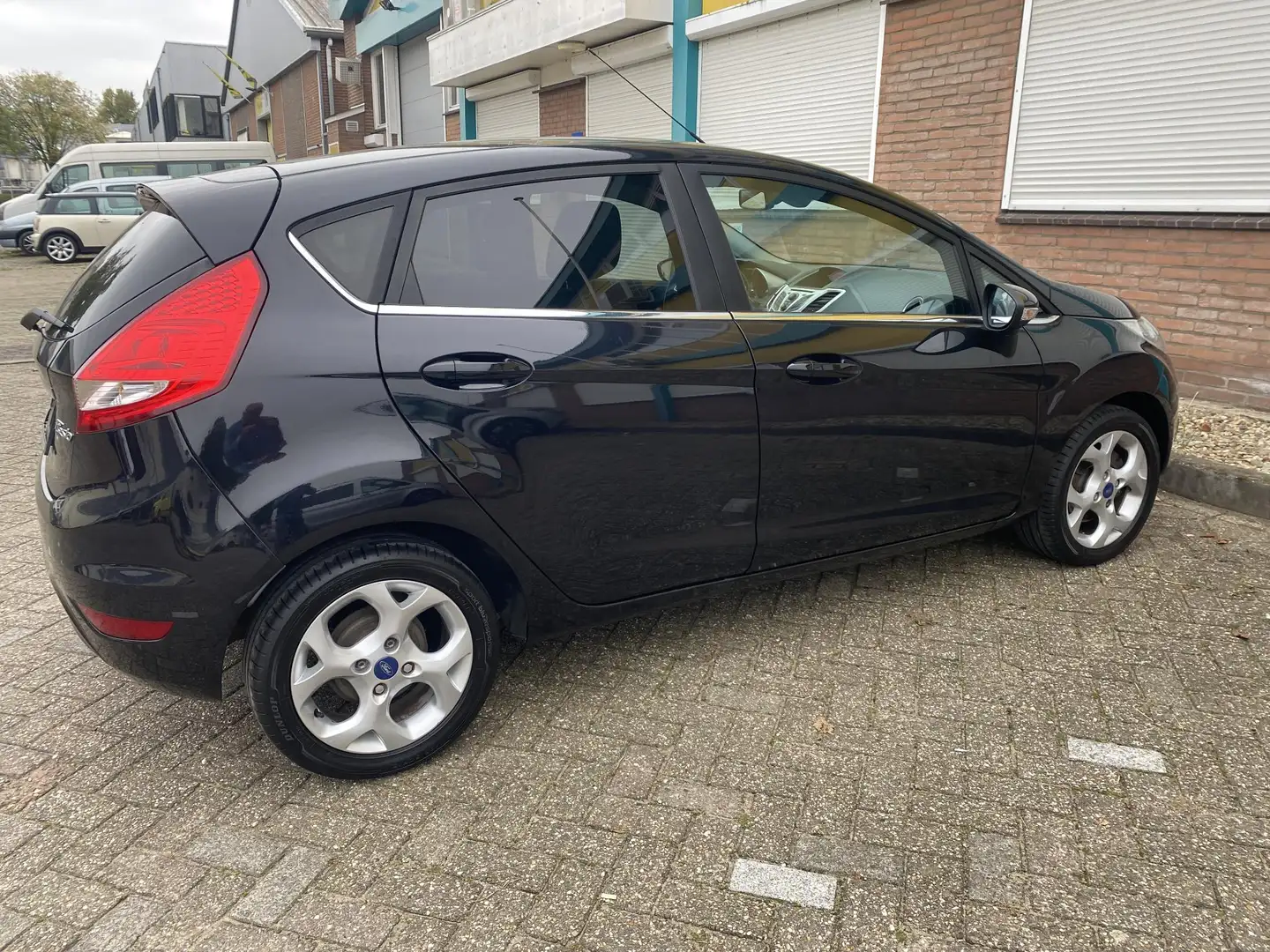 Ford Fiesta 1.25 Sensation Edition Zwart - 1