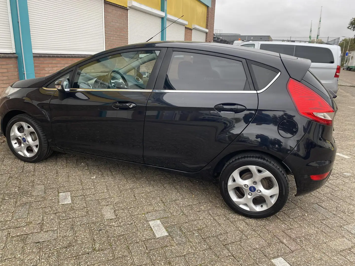 Ford Fiesta 1.25 Sensation Edition Zwart - 2
