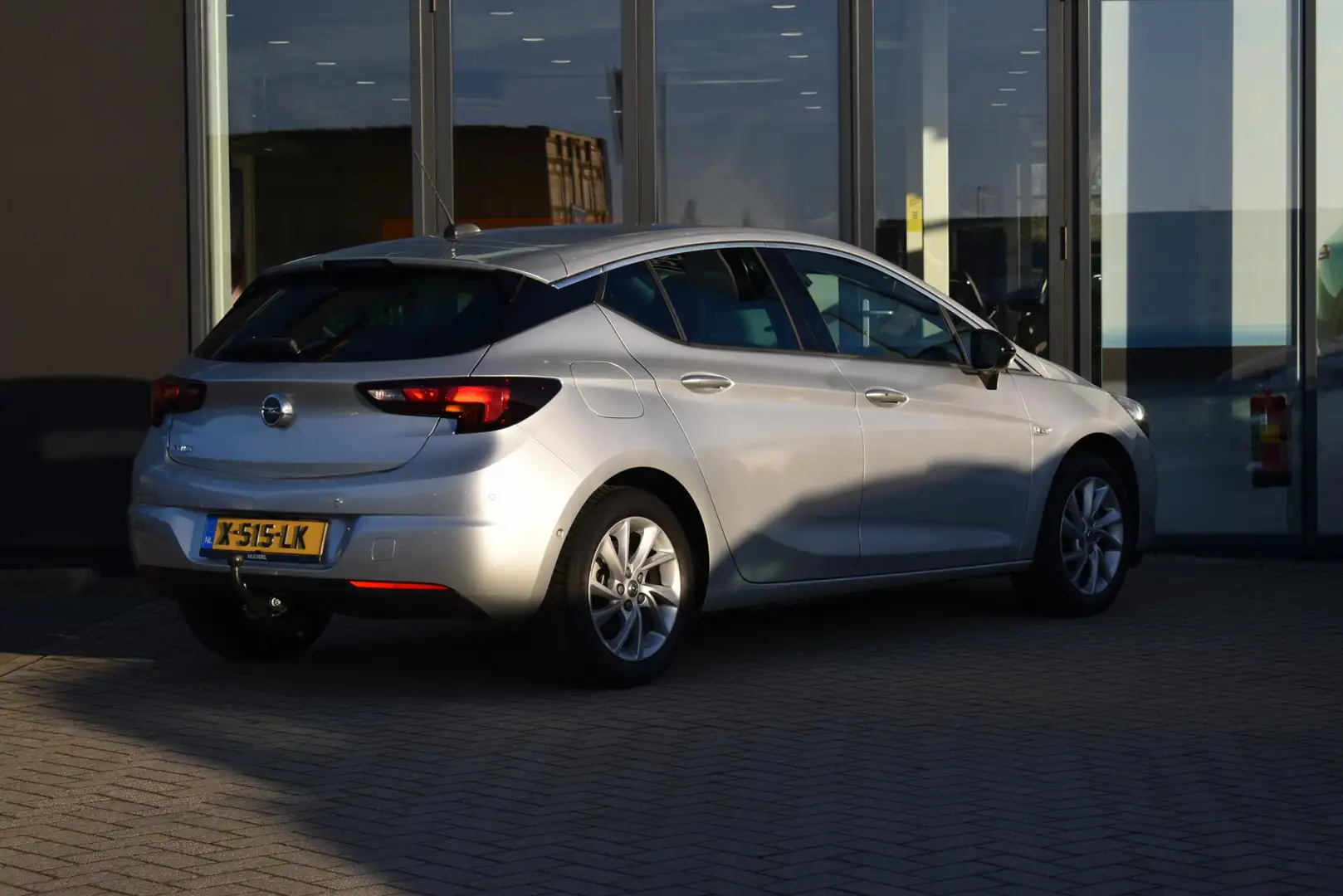 Opel Astra 1.2 Business Edition | Camera / parkeersensoren vo Gris - 2