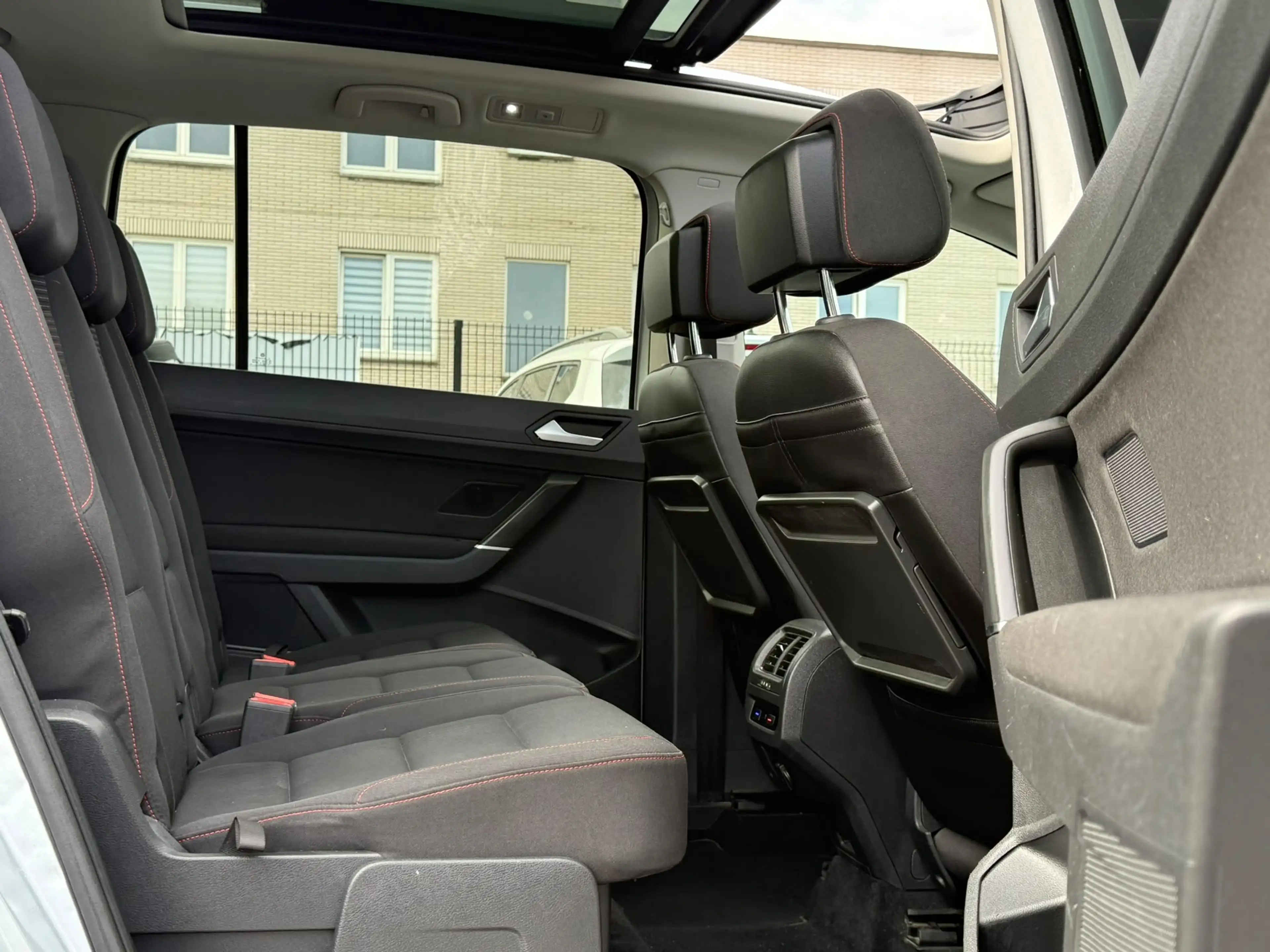 Volkswagen Touran 1.2TSI //R LINE//… — photo 14