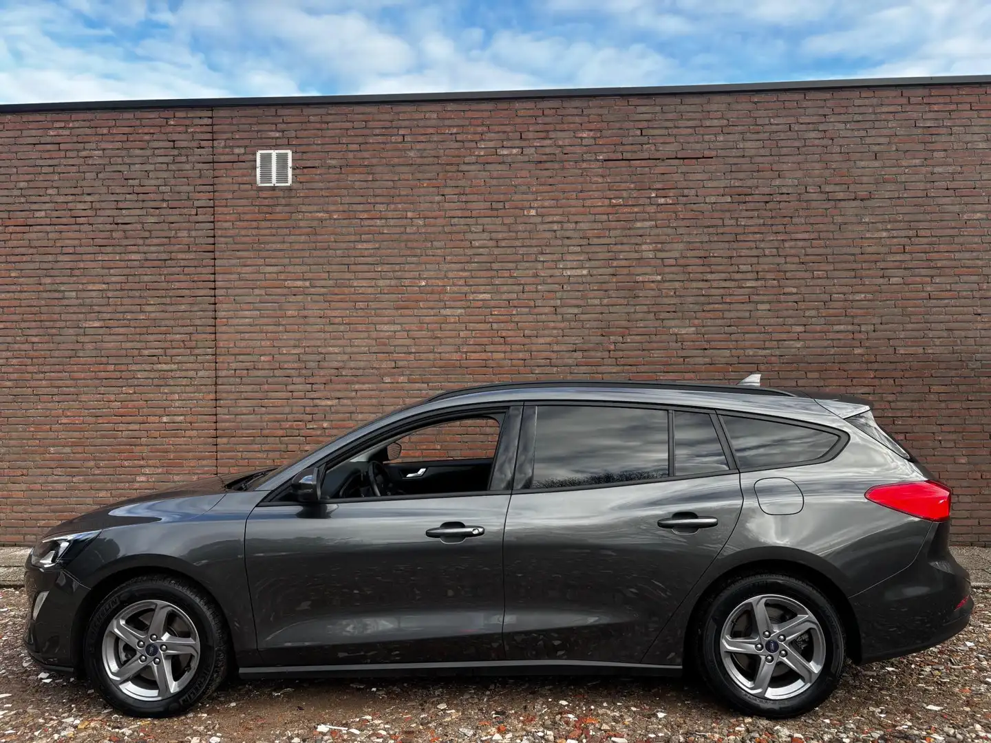 Ford Focus Wagon 1.0 Titanium Business | Automaat | Stoel ver Grau - 2