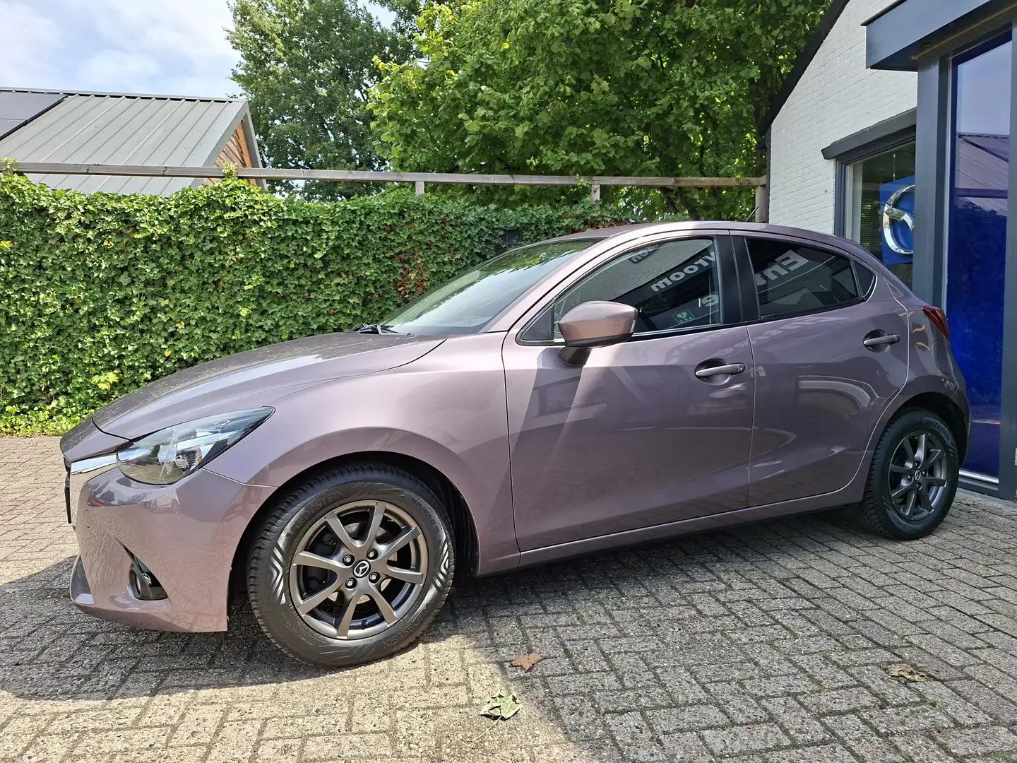 Mazda 2 1.5 Skyactiv-G Skylease+ Automaat Mauve - 1