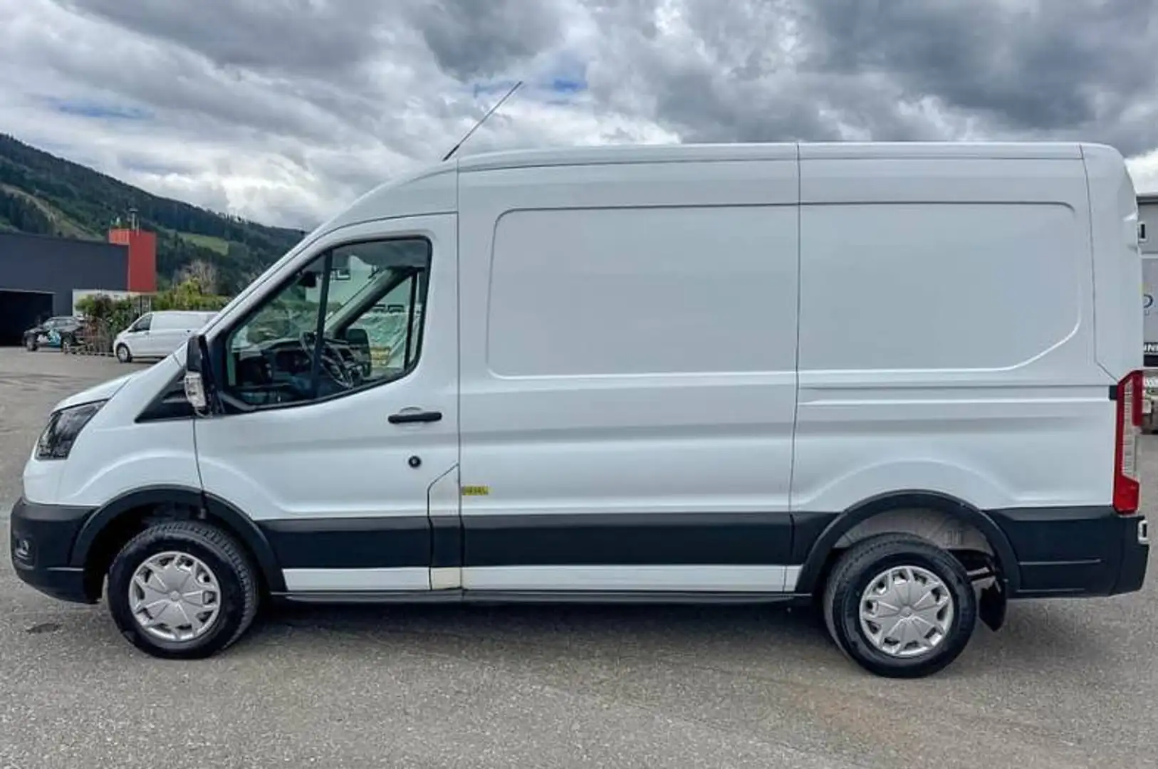 Ford Transit 2,0 EcoBlue L2H2 290 Trend Weiß - 2