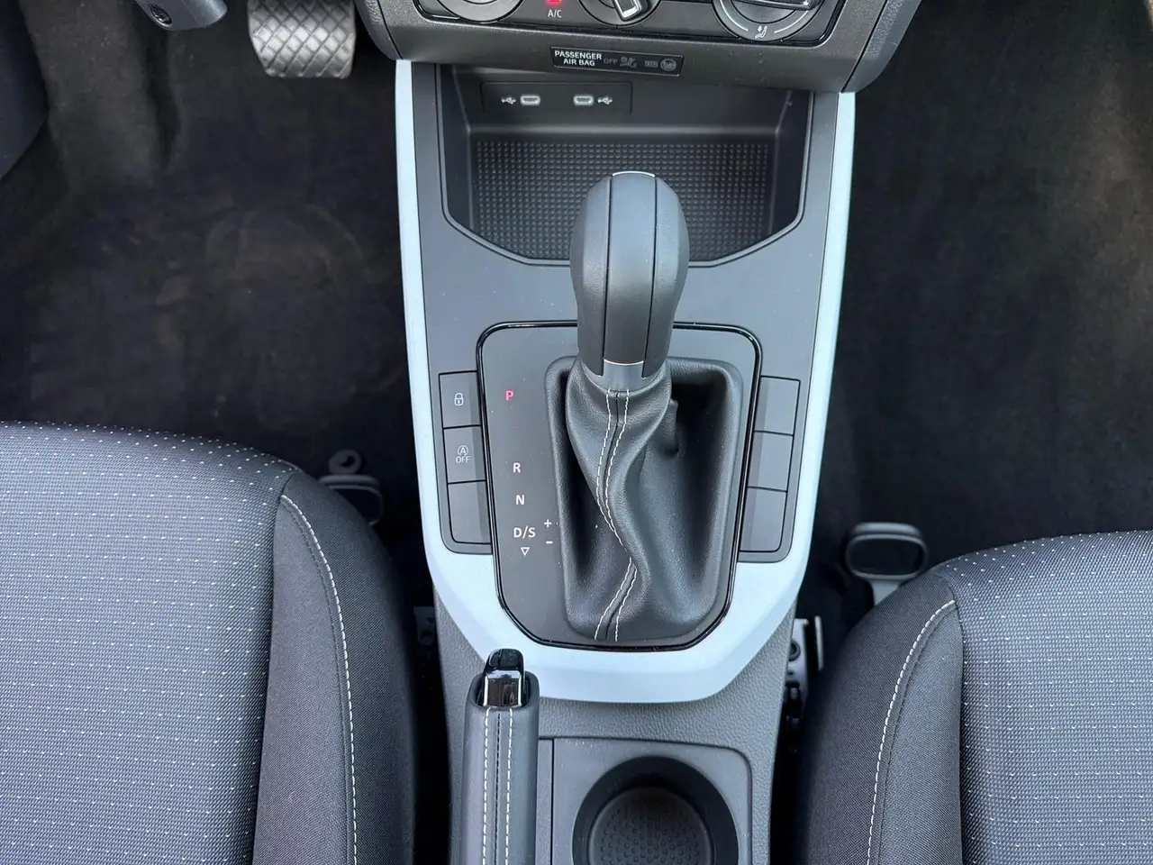 SEAT Arona 1.0 TSI DSG Style LED SHZ CarPlay/Android 15