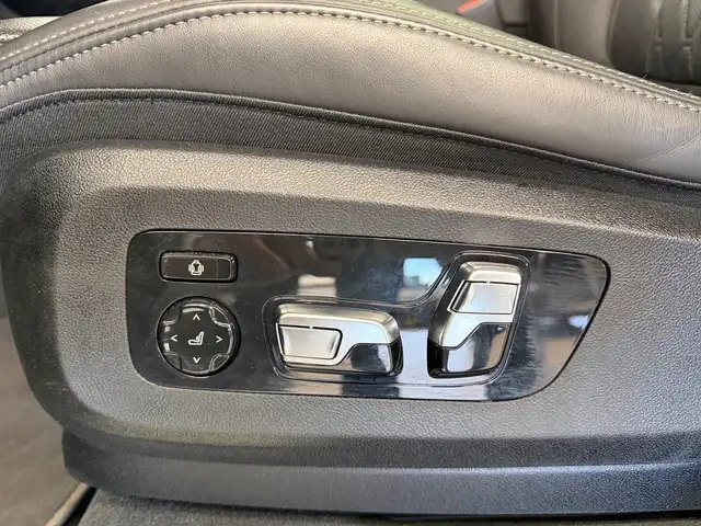 BMW X7 view 5