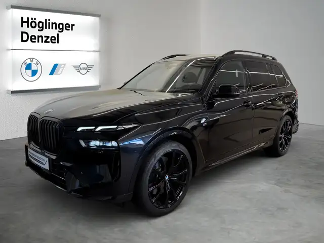 BMW X7 view 2