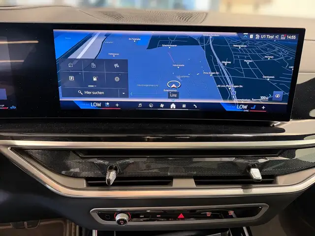 BMW X7 view 4