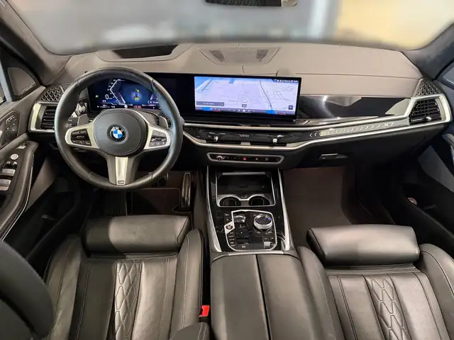 BMW X7 view 8