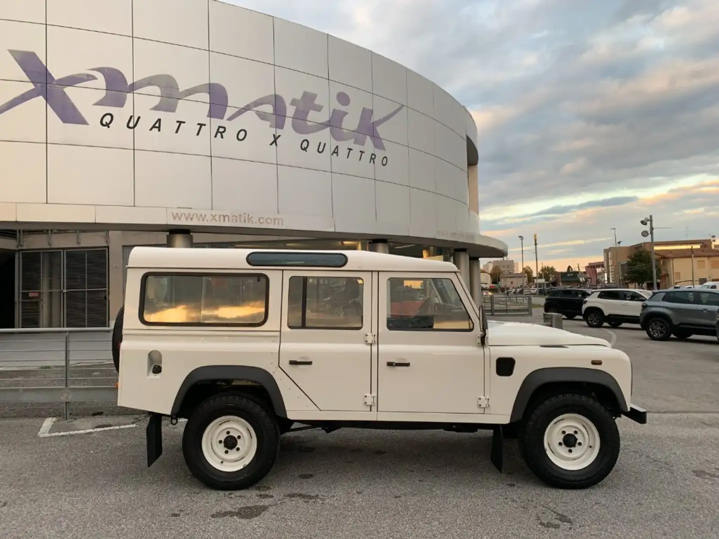 Land Rover Defender 110 2.4 TD4 Station Wagon 7 POSTI Blanco - 2