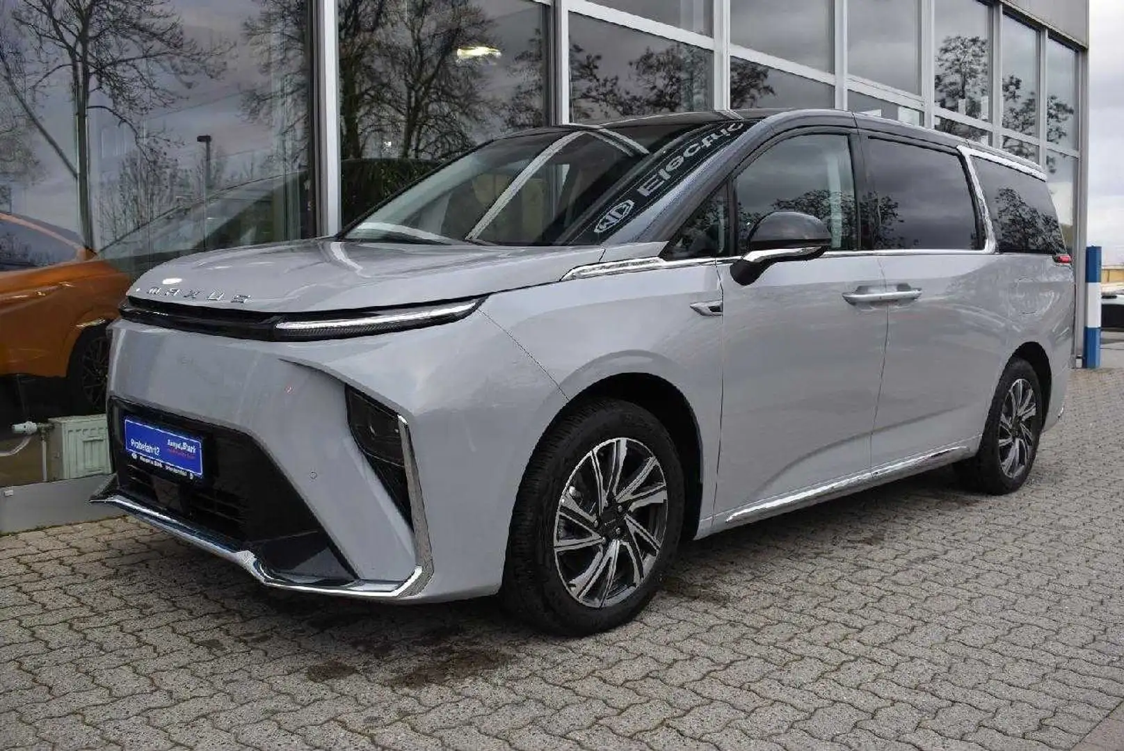 Maxus Mifa 9 180 kW Luxury Zwart - 2