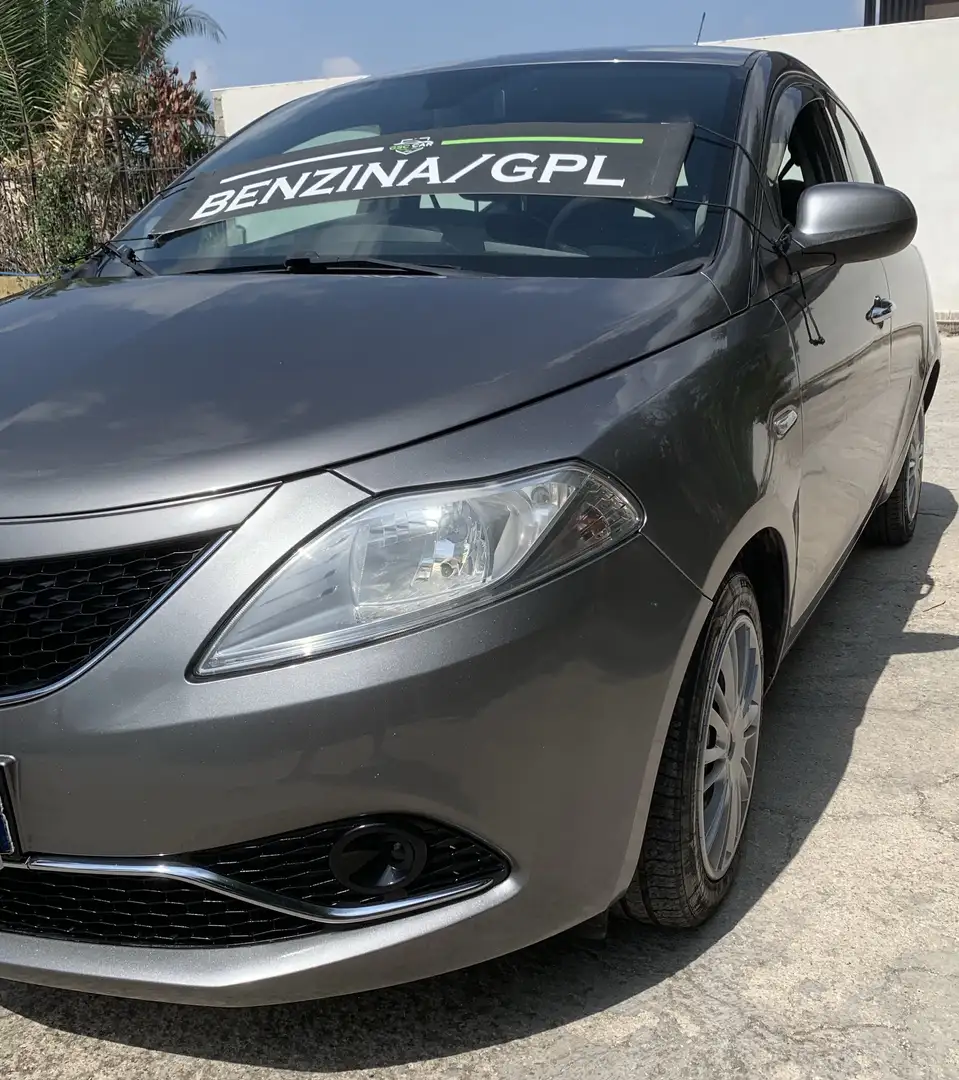 Lancia Ypsilon 1.2 Gold ecochic Gpl 69cv my16 Nero - 2
