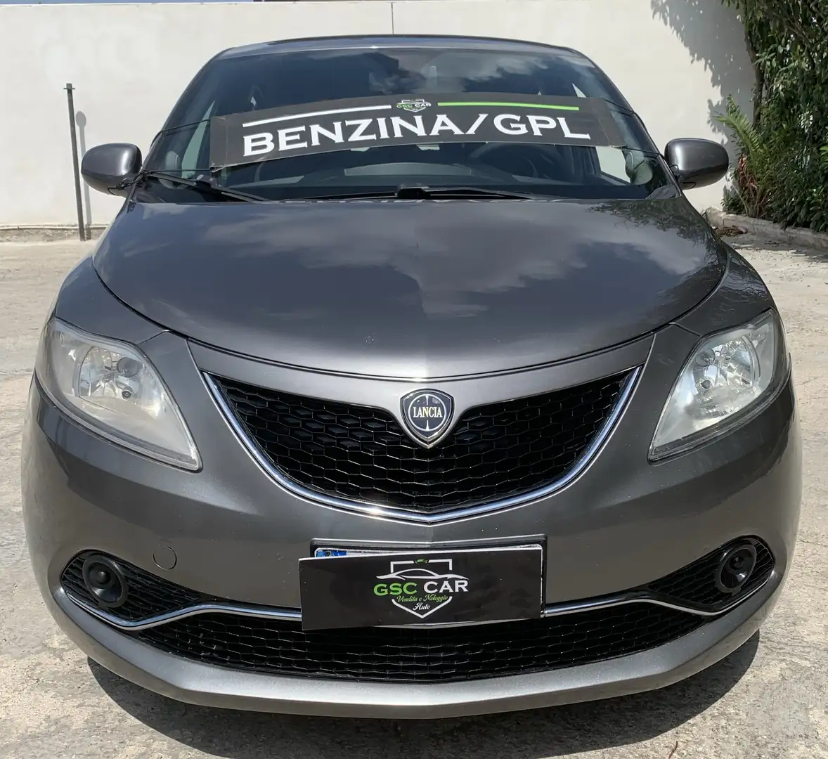 Lancia Ypsilon 1.2 Gold ecochic Gpl 69cv my16 Nero - 1