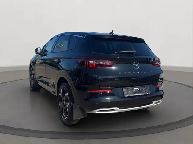 Opel Grandland view 3