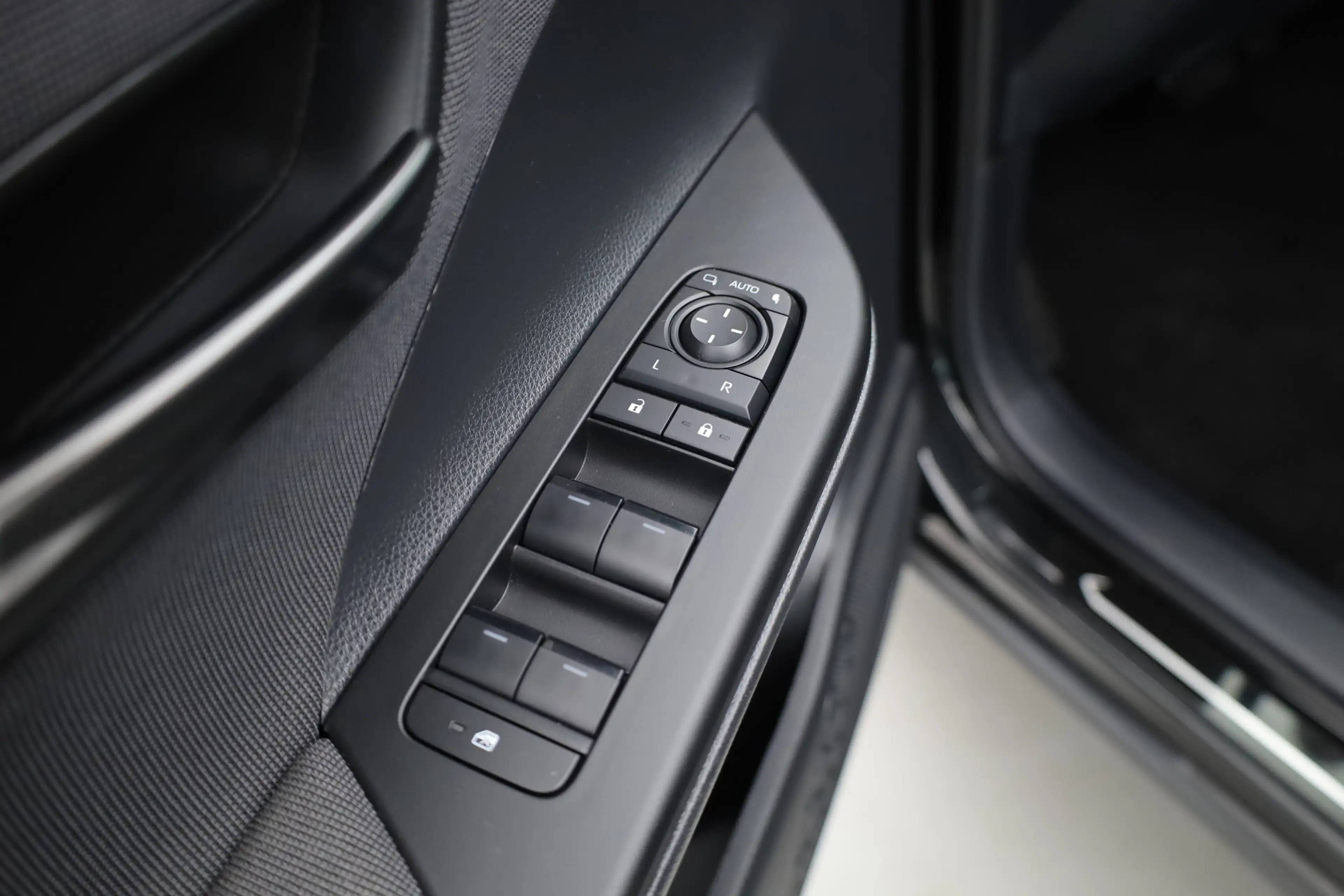 Toyota C-HR 1.8 Hybrid 140 Dynamic | Rijklaar! | Afn. Trekhaak — photo 11