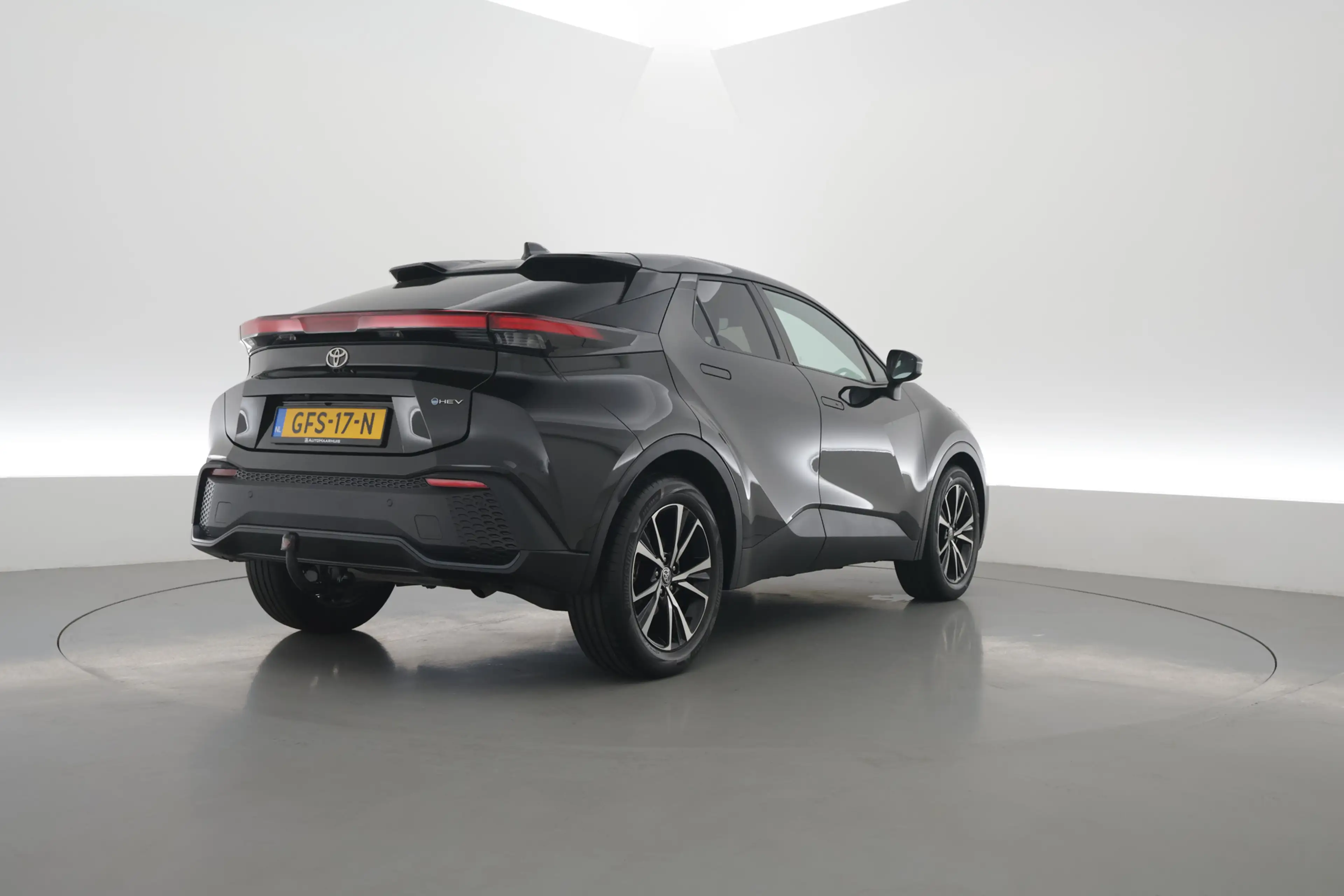Toyota C-HR 1.8 Hybrid 140 Dynamic | Rijklaar! | Afn. Trekhaak — photo 2