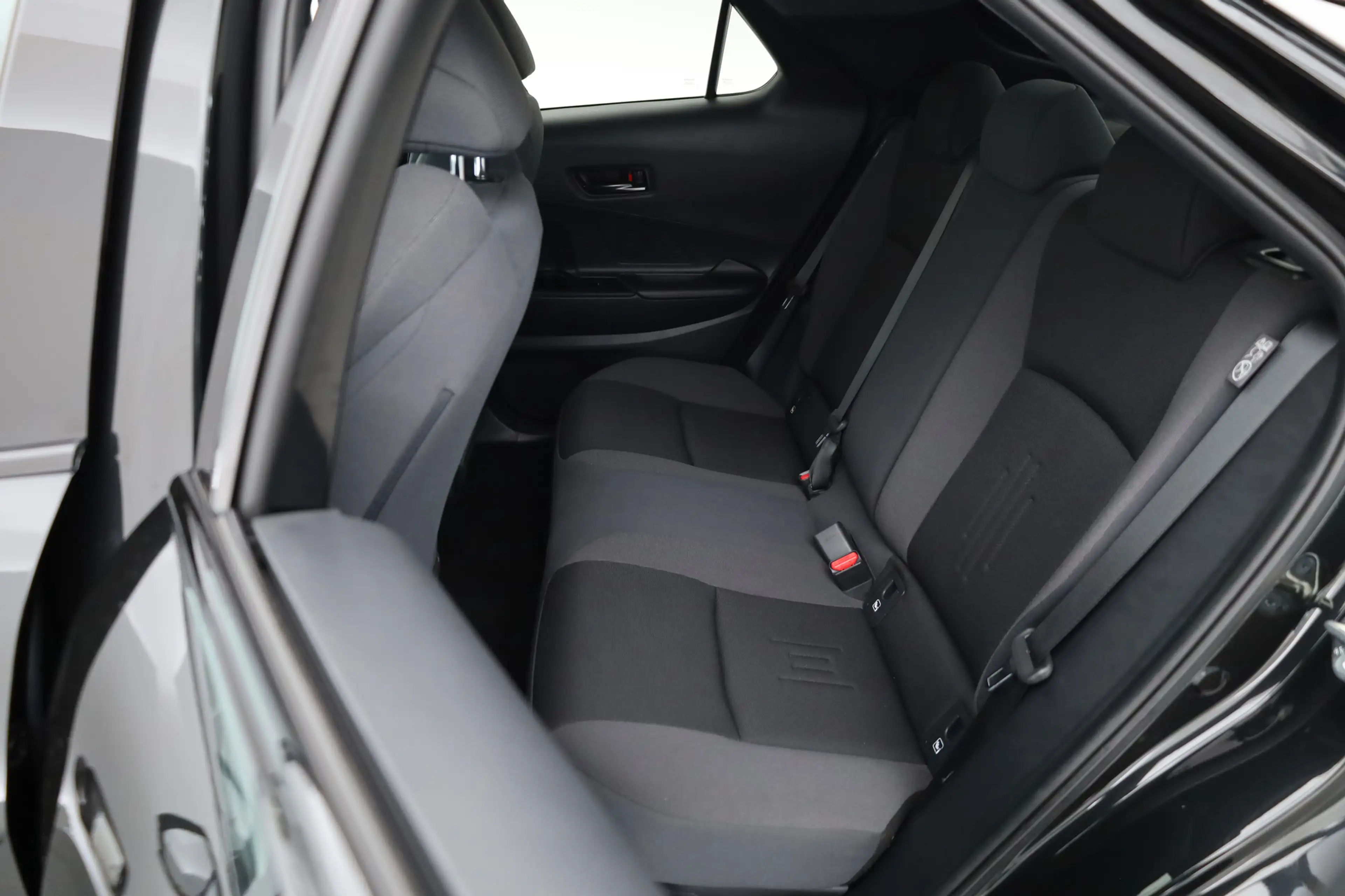 Toyota C-HR 1.8 Hybrid 140 Dynamic | Rijklaar! | Afn. Trekhaak — photo 33