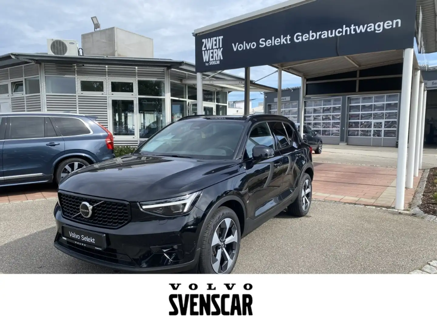 Volvo XC40 Plus Dark B3 EU6e AHK Soundsystem HarmanKardon 360 Schwarz - 1