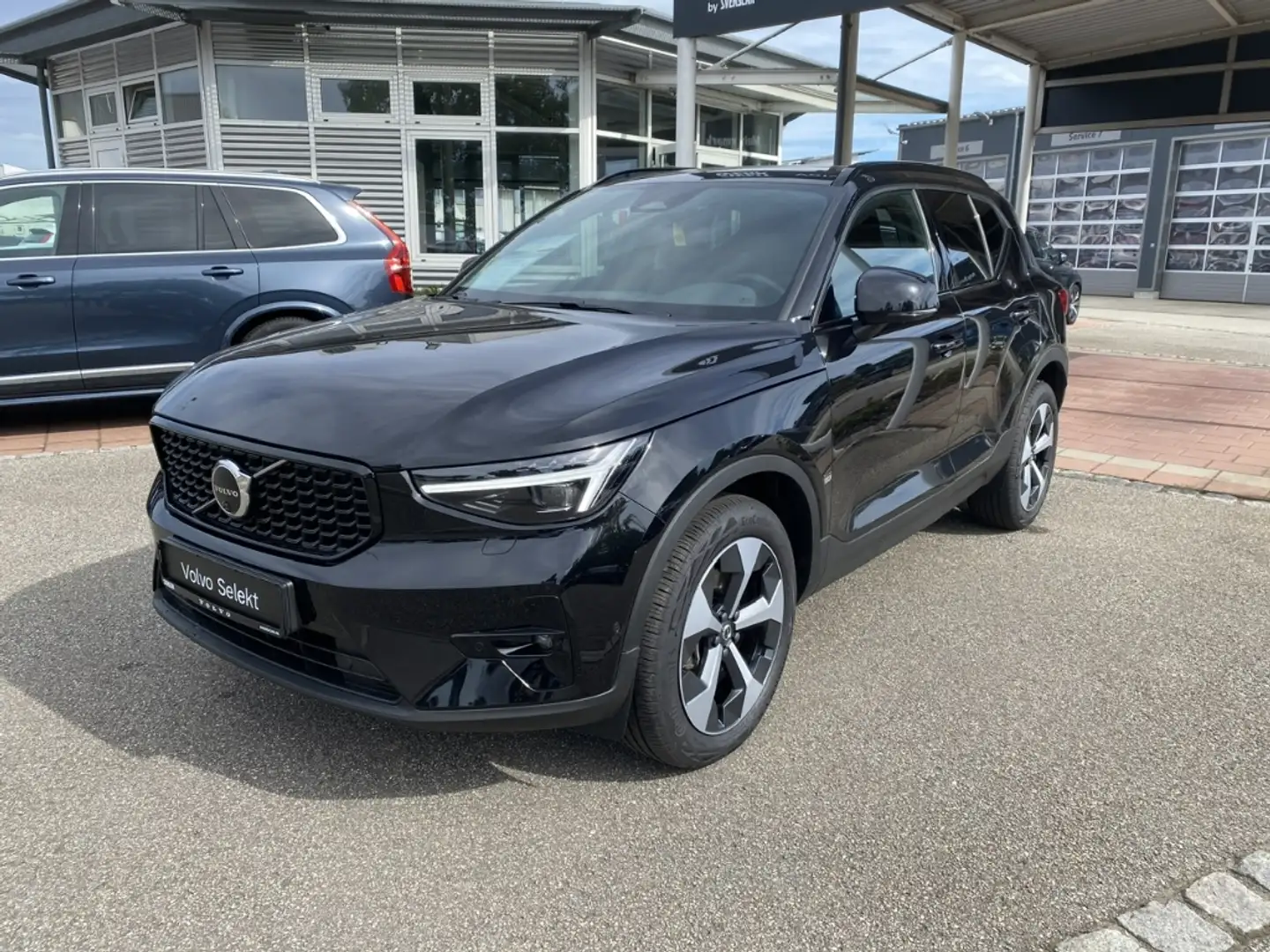 Volvo XC40 Plus Dark B3 EU6e AHK Soundsystem HarmanKardon 360 Schwarz - 2