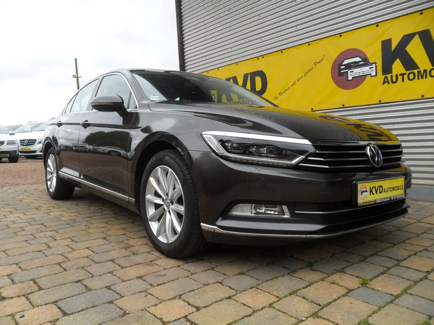 Volkswagen Passat Lim. Highline  R- line 1 Hd. Schwarz - 1