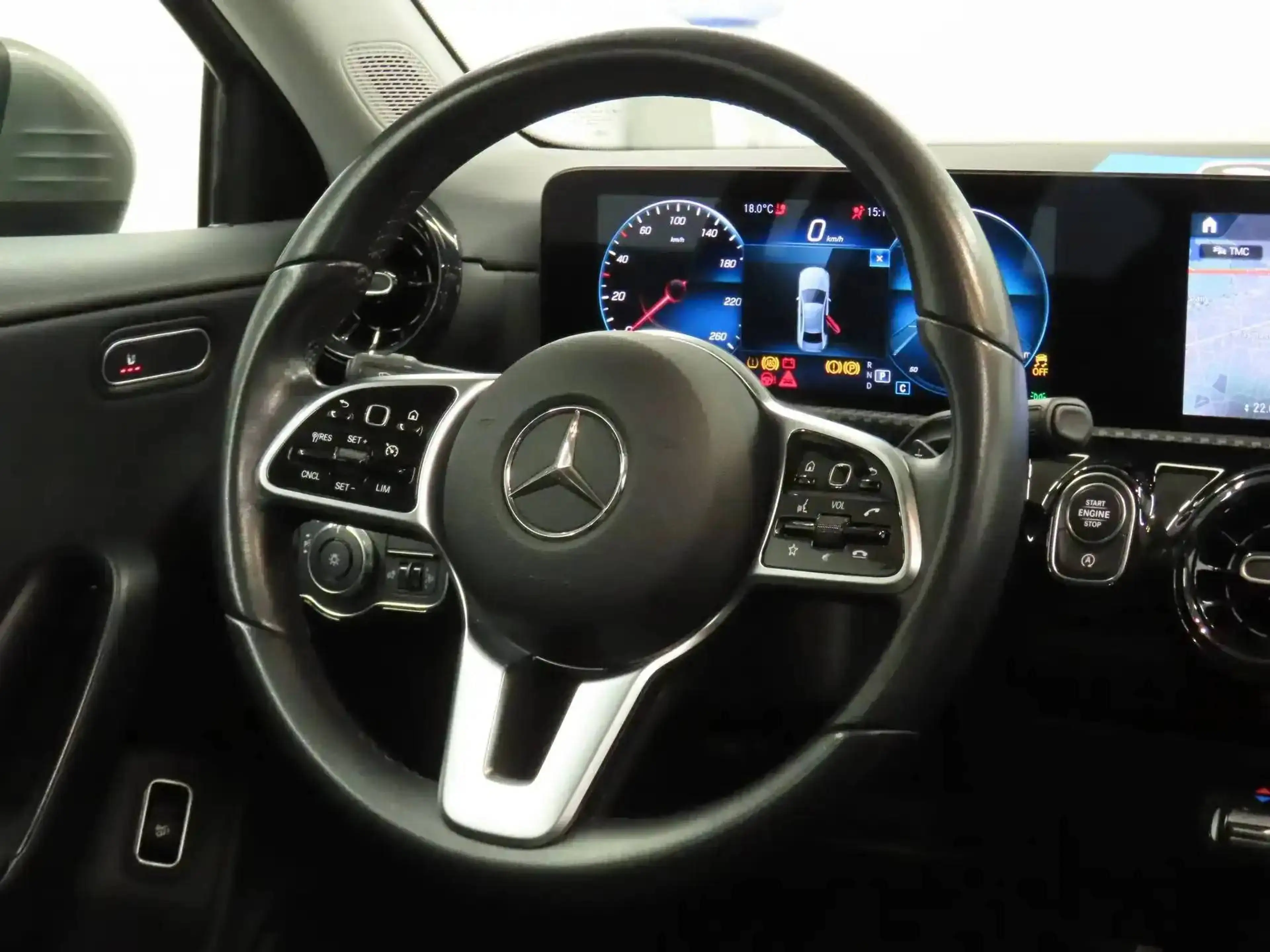 Mercedes-Benz A 180 d Sedan 7GTronic *PANO-PARK-NAVI-COCKPIT-CRUISE* — photo 9