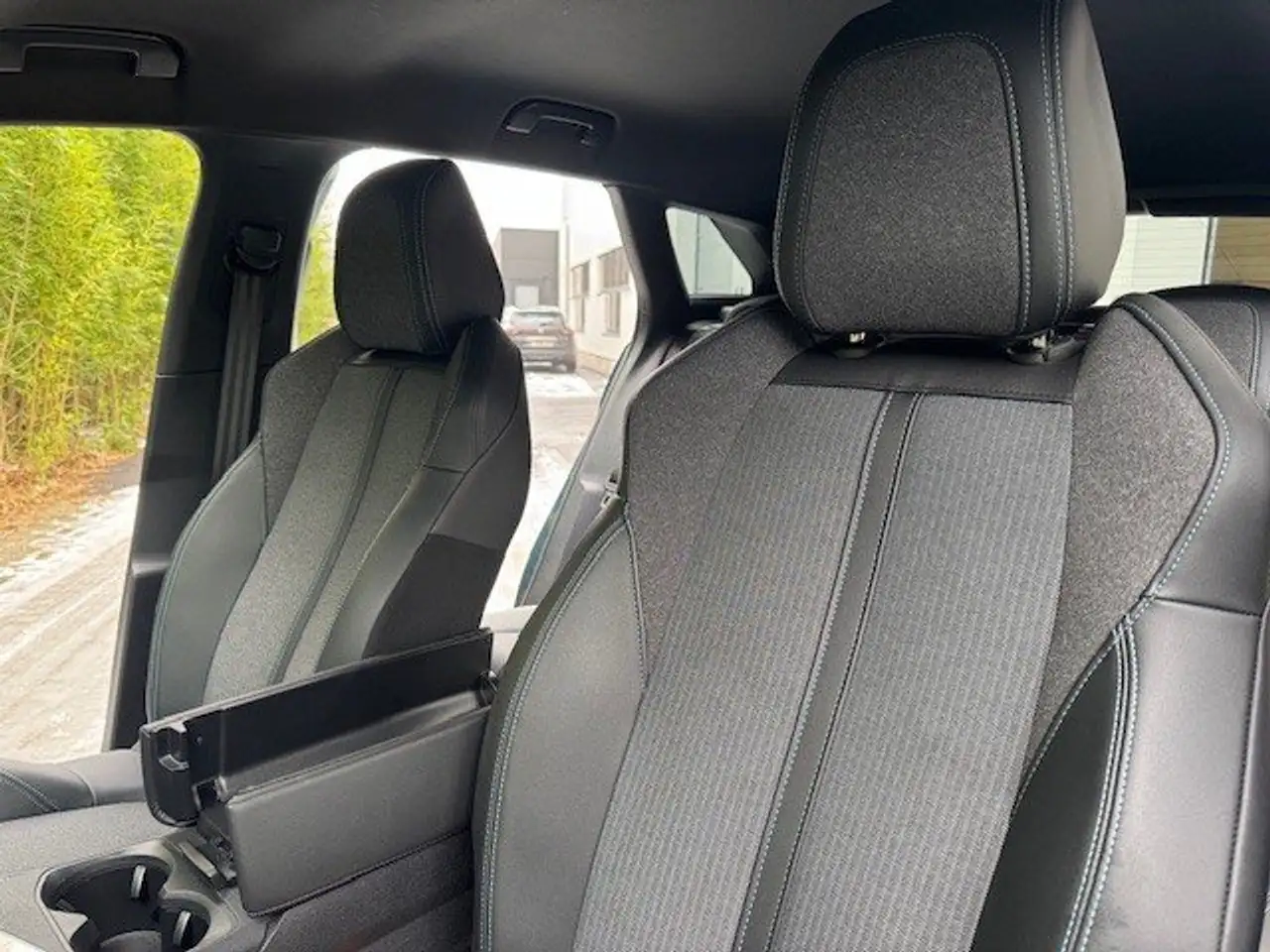 Peugeot 3008 3008 Hybrid 136 e-DSC6 Allure 21