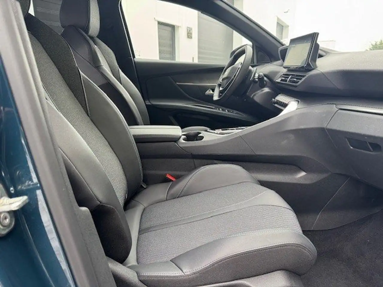 Peugeot 3008 3008 Hybrid 136 e-DSC6 Allure 16